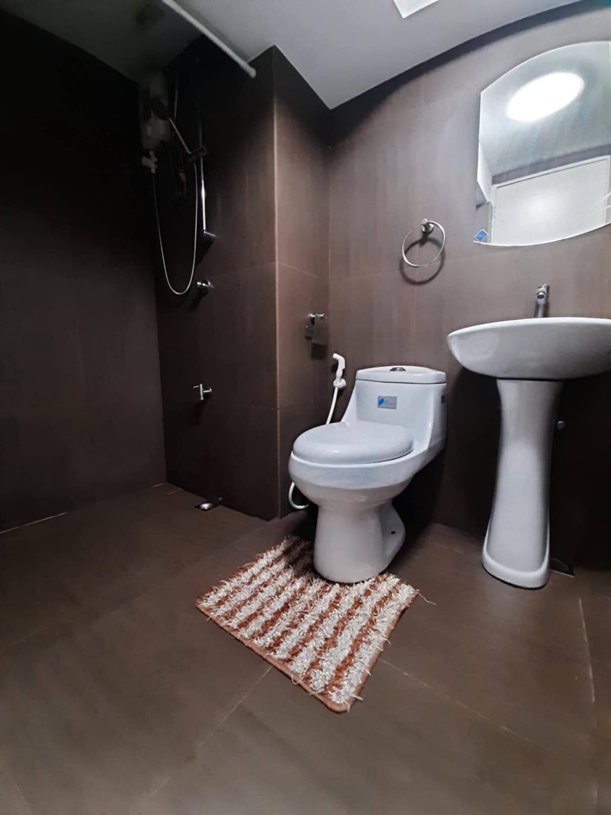 ✨ CONDO SHARING FOR LADIES IN BGC ✨ - photo 2