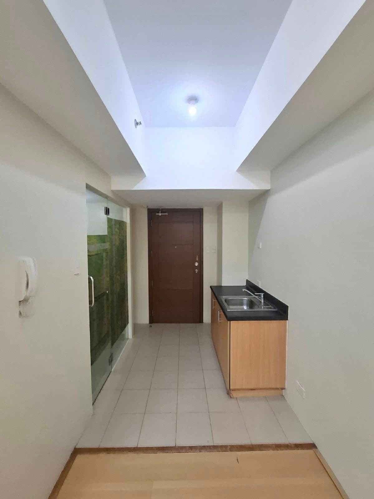 Studio type for rent located beside DLSU Taft manila - photo 11