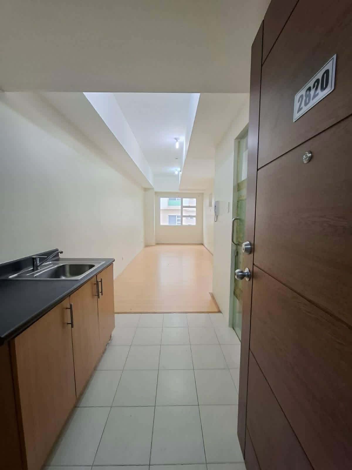 Studio type for rent located beside DLSU Taft manila - photo 9