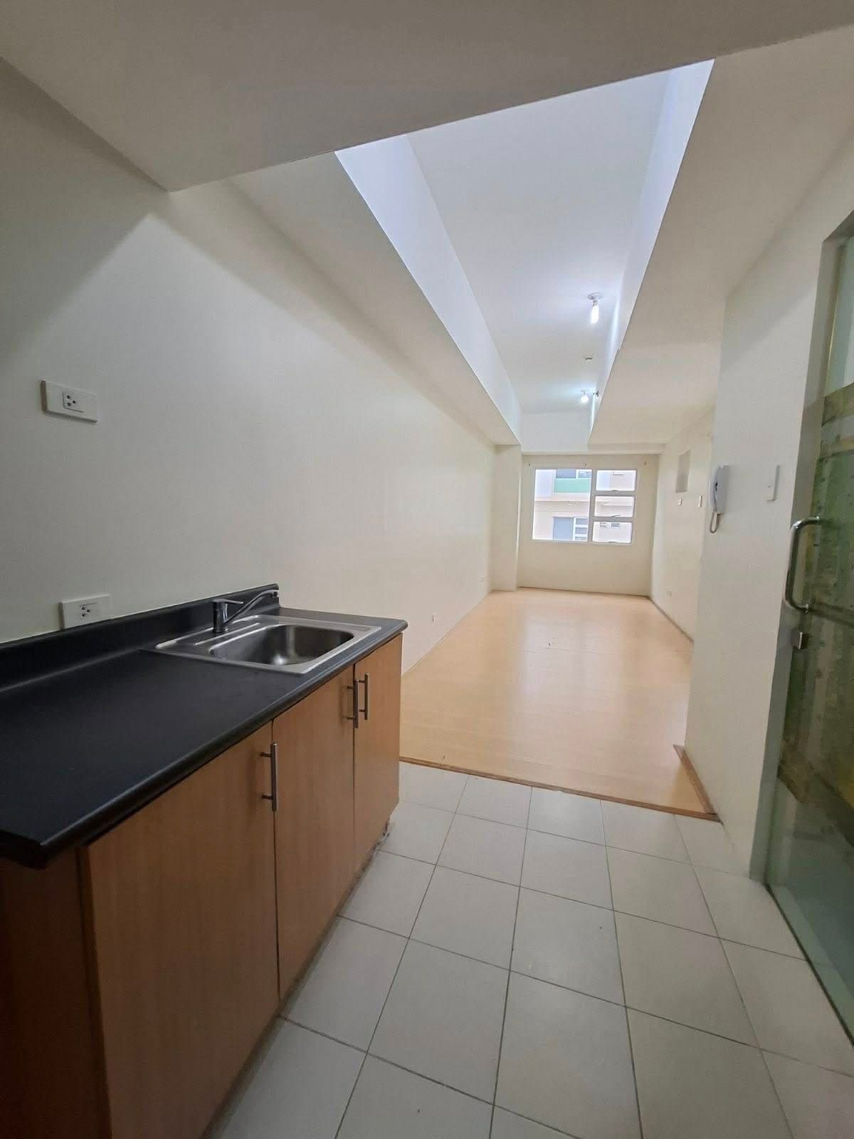 Studio type for rent located beside DLSU Taft manila - photo 10