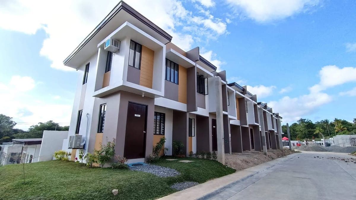 🏠 BRAND NEW 2-BEDROOM TOWNHOUSE FOR RENT - photo 1
