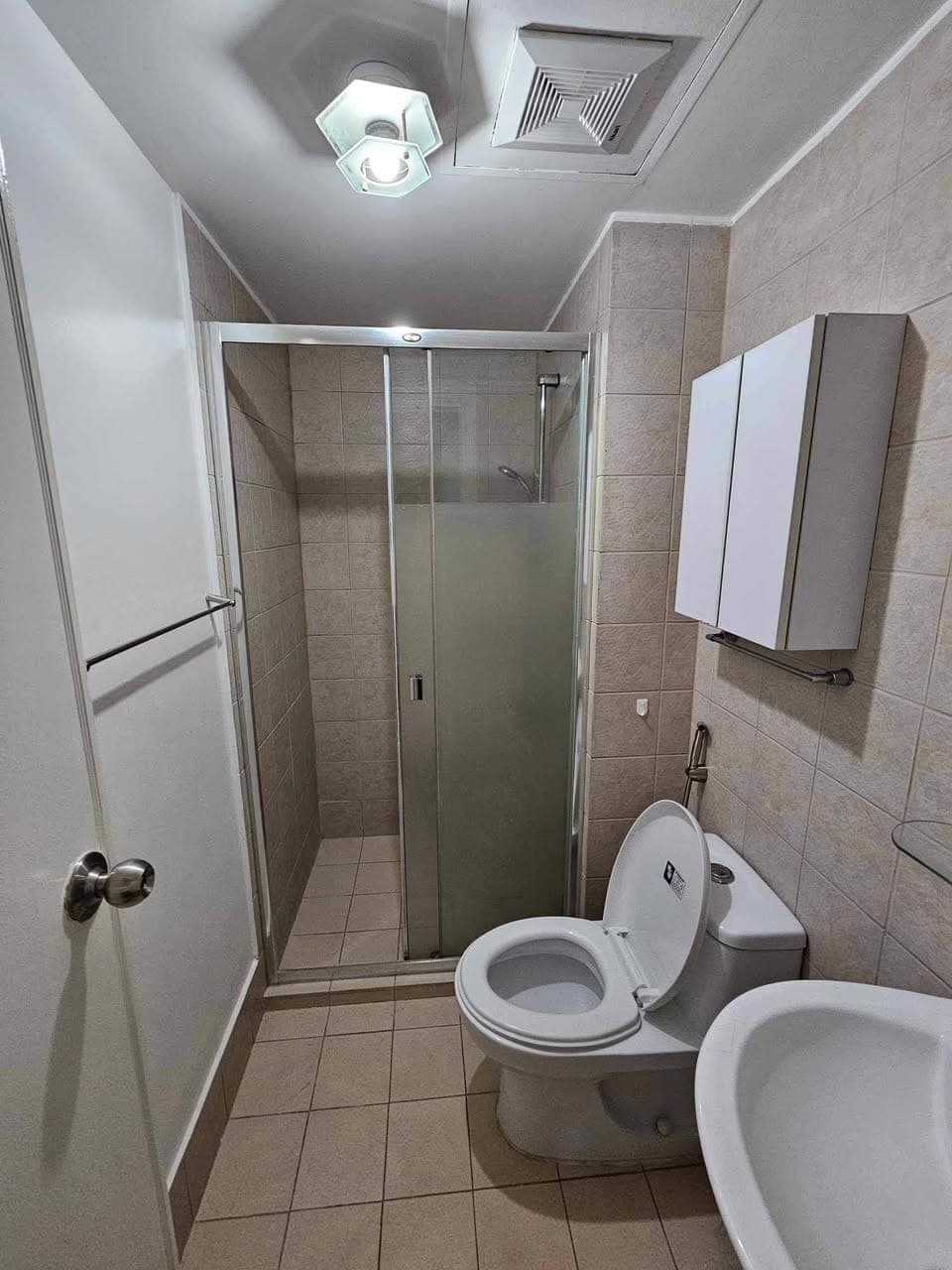 For Rent Fully-Furnished Furnished Studio Condo unit in Mandaluyong - photo 3