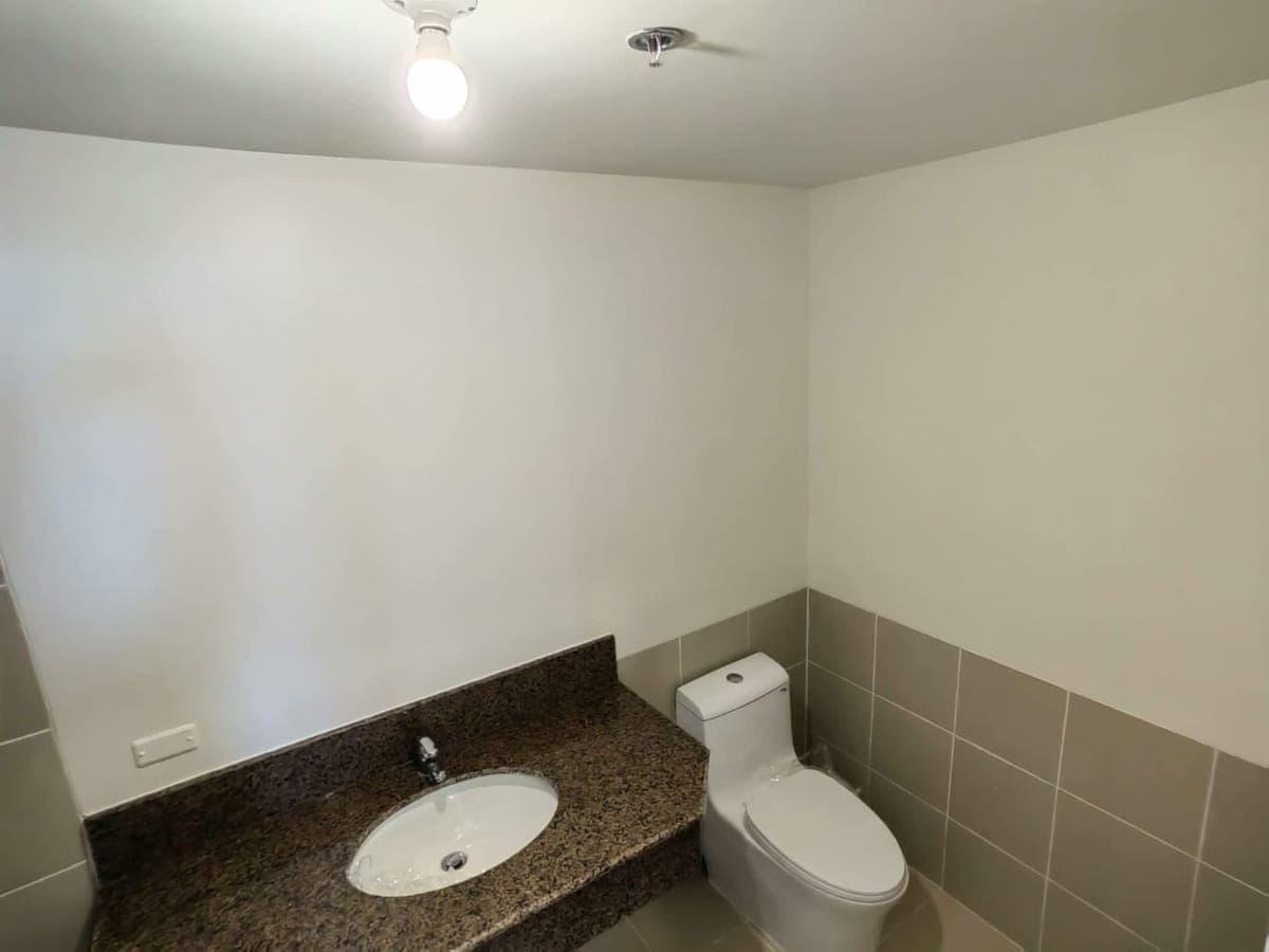 ₱65K MONTHLY ‼️ | 4BR WITH BALCONY + PARKING AT ALDER RESIDENCES – ACACIA ESTATES - photo 1