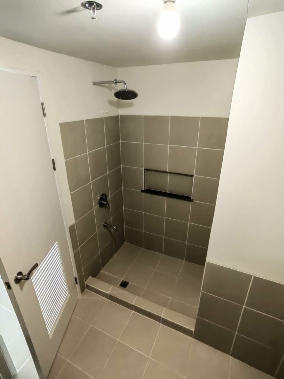 ₱65K MONTHLY ‼️ | 4BR WITH BALCONY + PARKING AT ALDER RESIDENCES – ACACIA ESTATES - photo 11