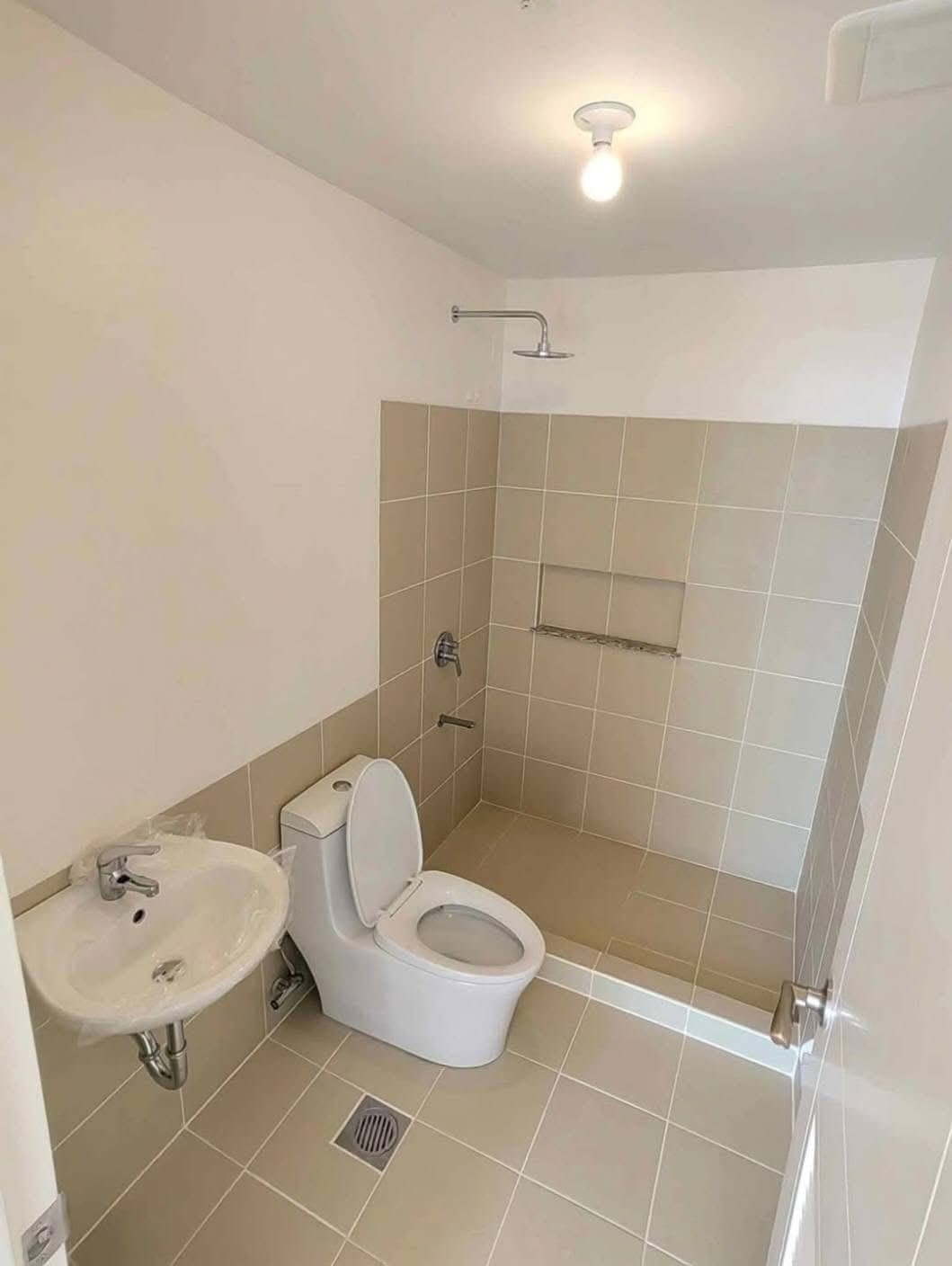 ₱65K MONTHLY ‼️ | 4BR WITH BALCONY + PARKING AT ALDER RESIDENCES – ACACIA ESTATES - photo 5