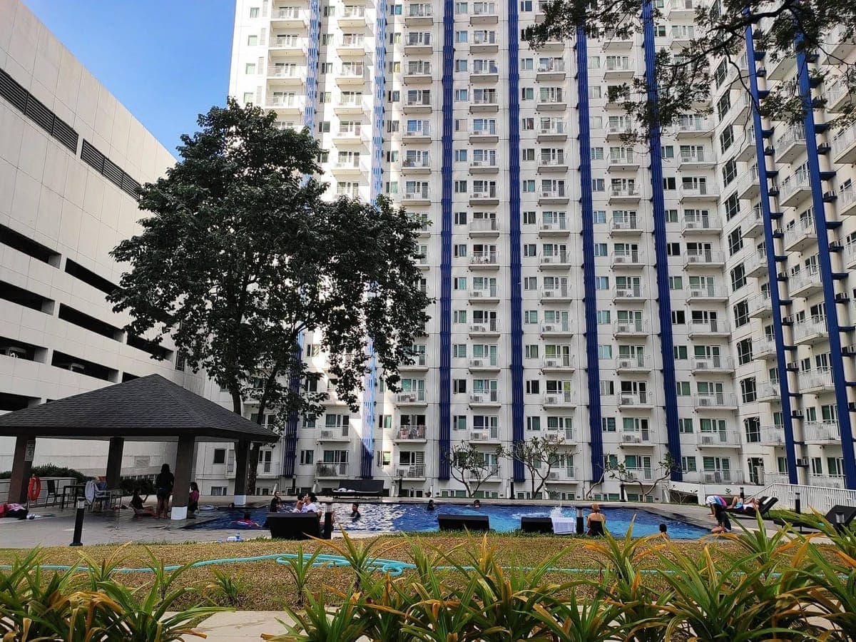 FOR RENT: ₱17,000 inclusive assoc dues - photo 4