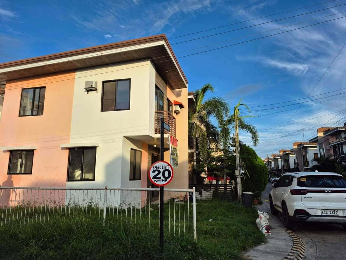 HOUSE FOR RENT AT MONTIERRA SUBDIVISION, UPTOWN - photo 3