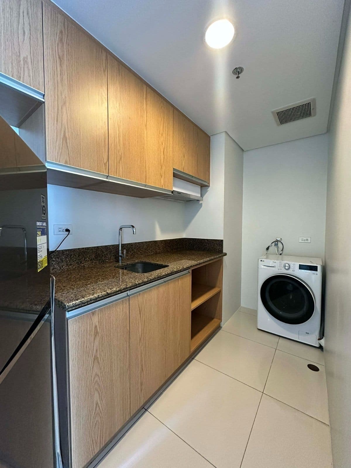 Semi-furnished 1-Bedroom at Times Square West, BGC - photo 3