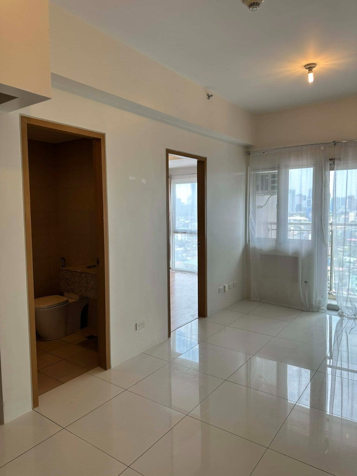 Semi-furnished 1-Bedroom at Times Square West, BGC - photo 5