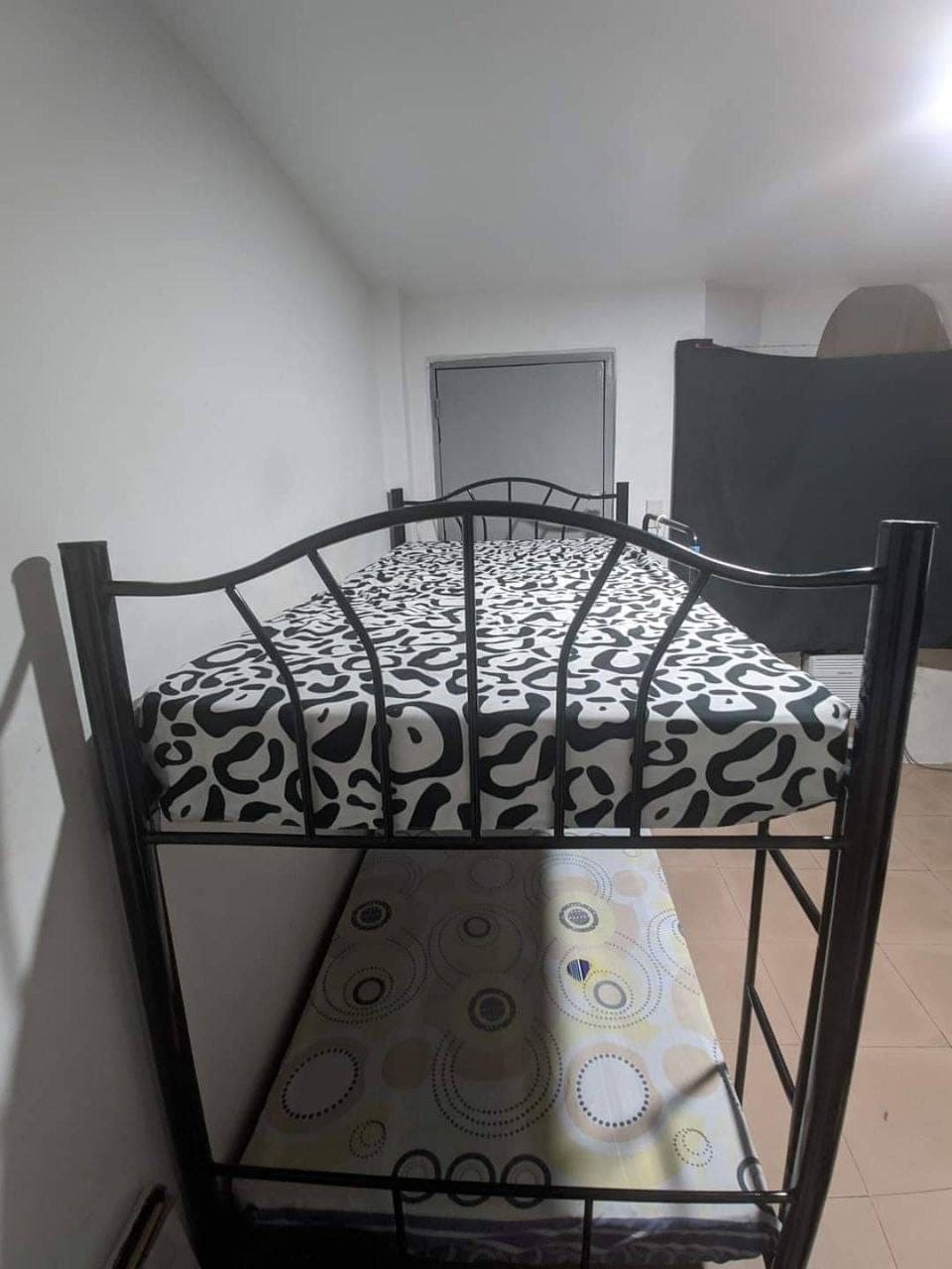 Aircondioned ! Professional Male Bed Space Near Bgc,Sm Aura and Market2x - photo 2