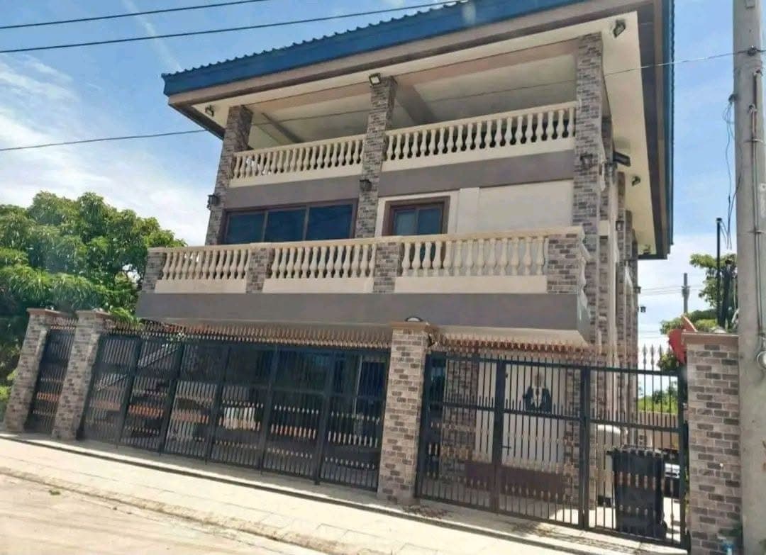 🏡 3-STOREY BEACH VIEW HOUSE FOR RENT 🌊✨ - photo 1
