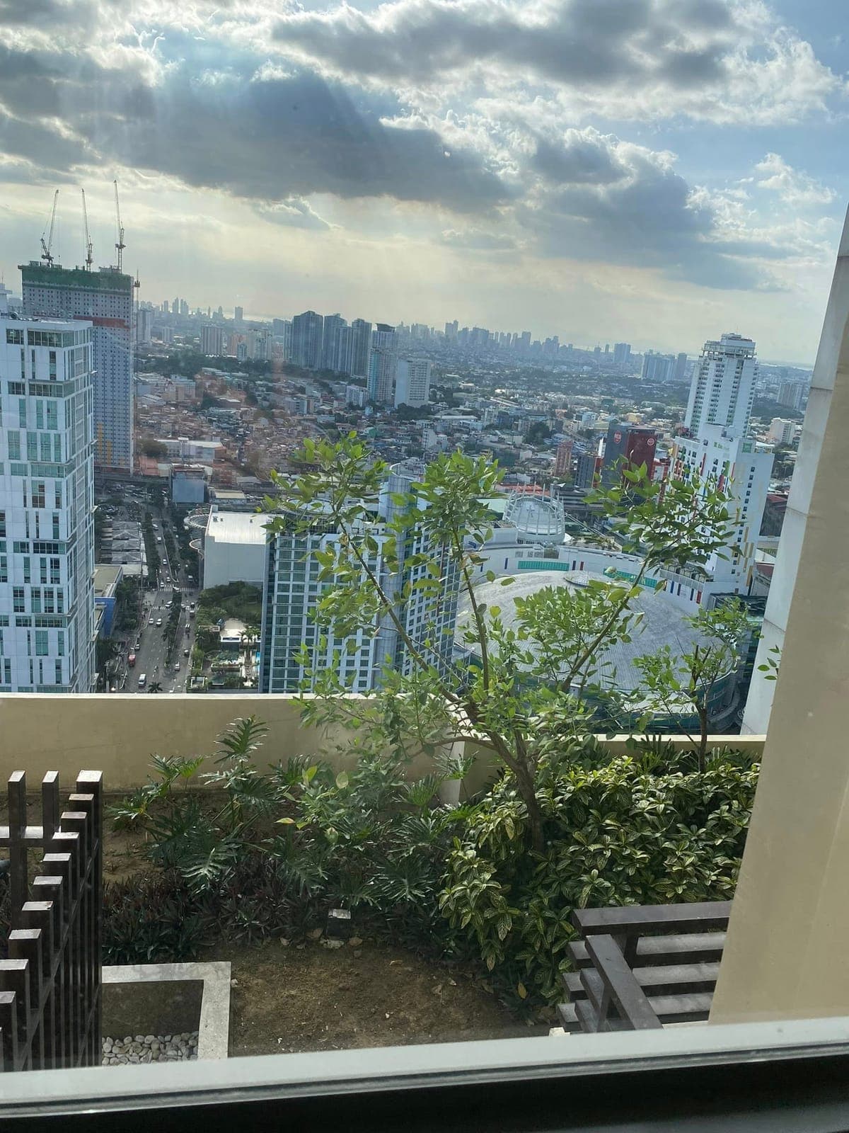 MURANG CONDO UNIT FOR RENT - photo 1