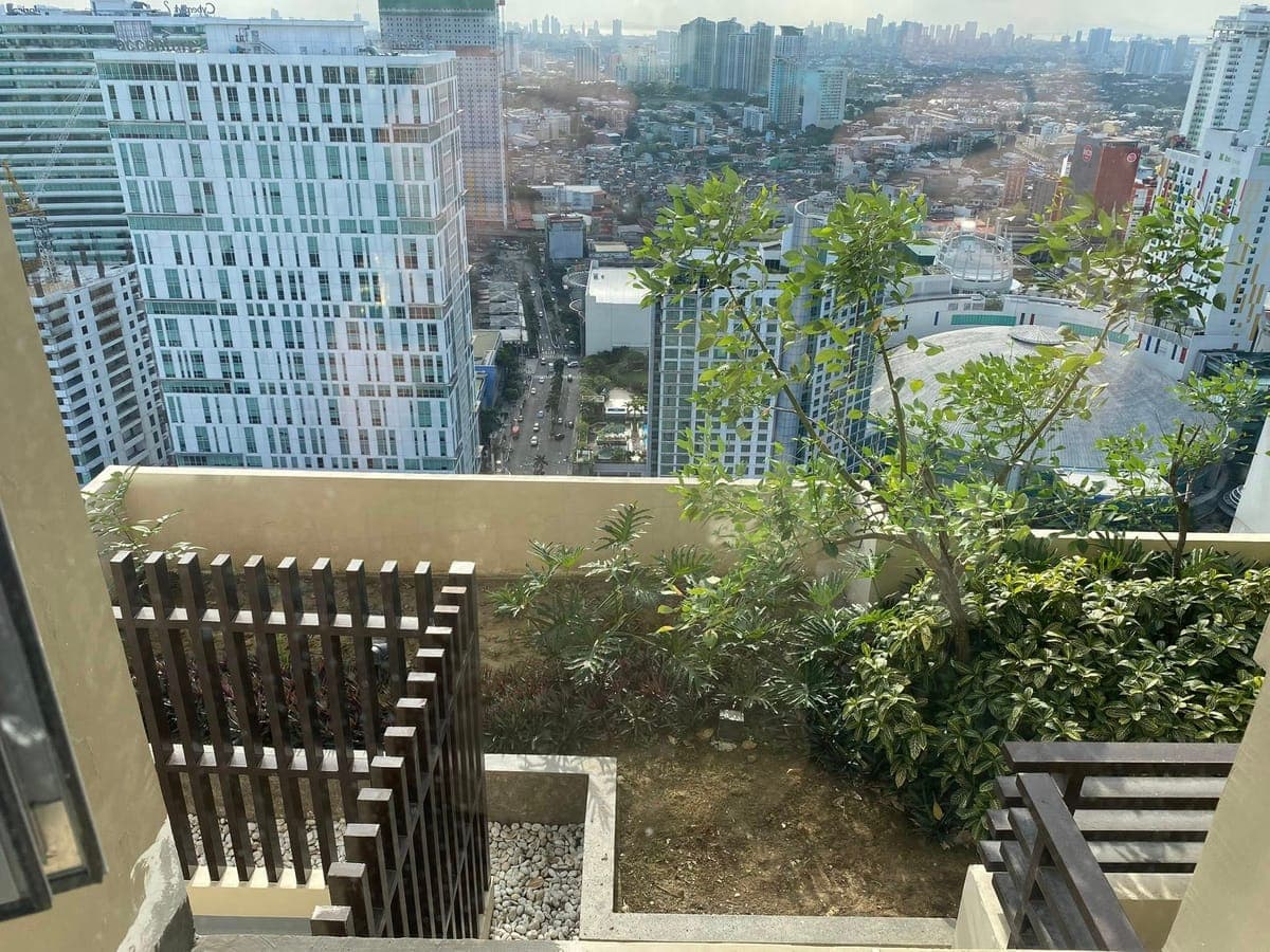 MURANG CONDO UNIT FOR RENT - photo 2