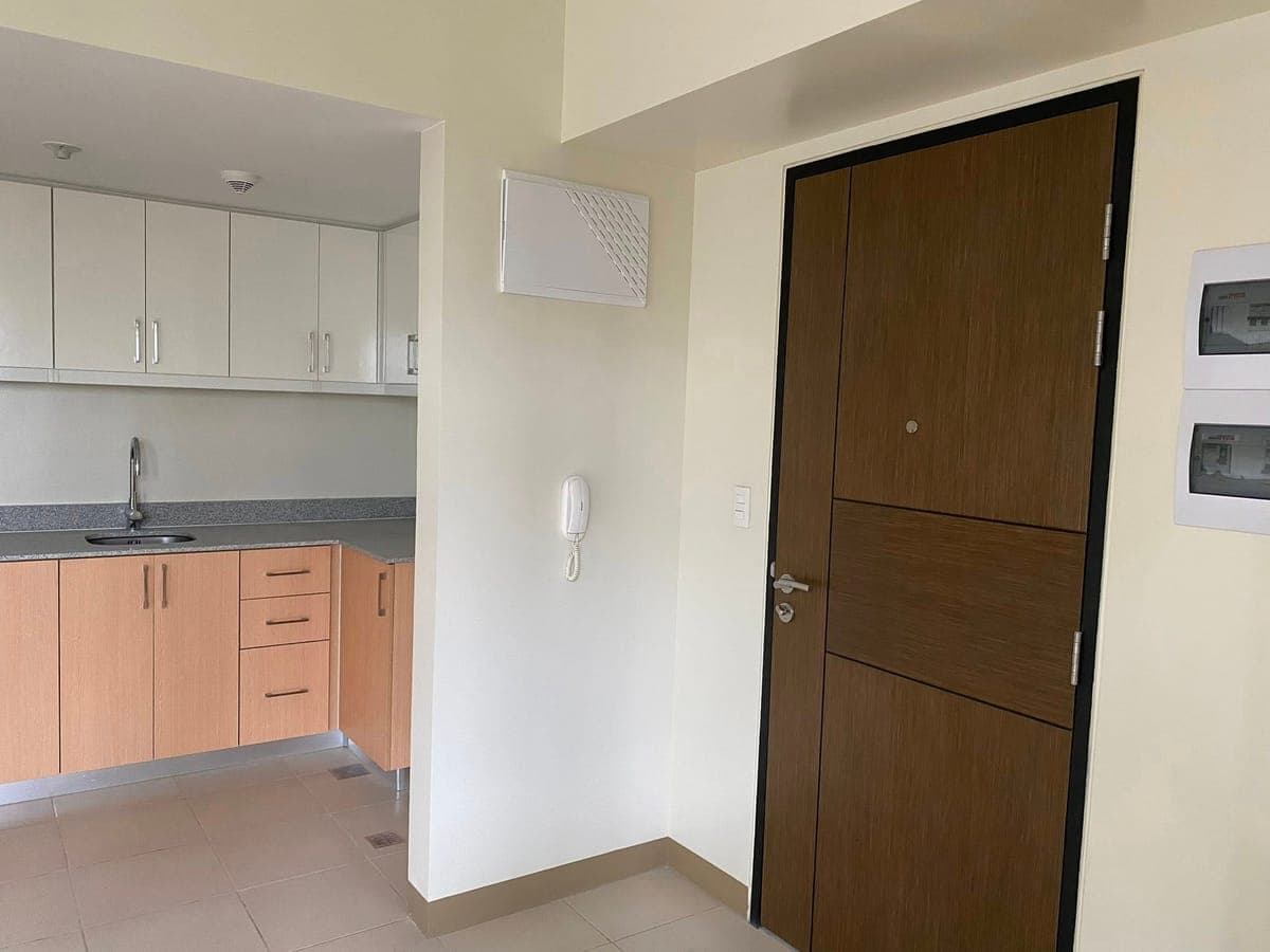 MURANG CONDO UNIT FOR RENT - photo 16