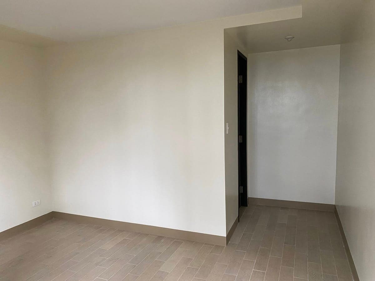 MURANG CONDO UNIT FOR RENT - photo 24