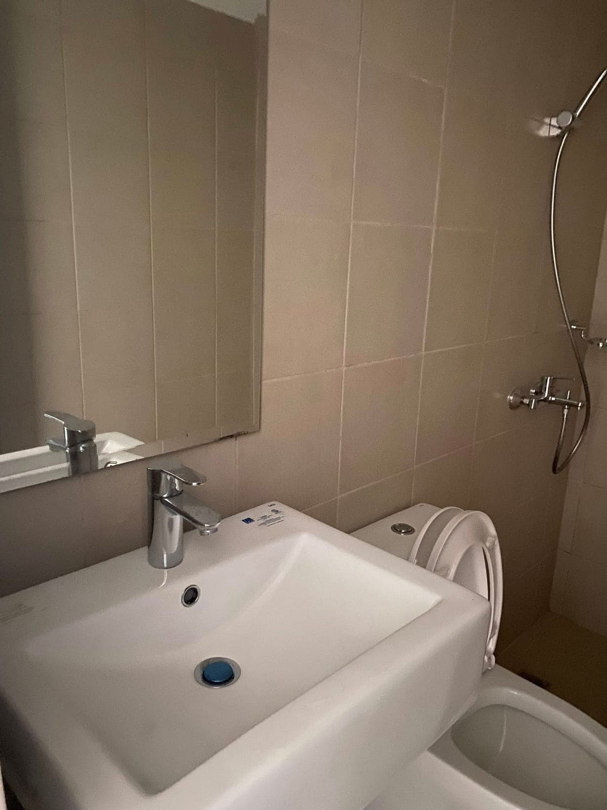 MURANG CONDO UNIT FOR RENT - photo 25