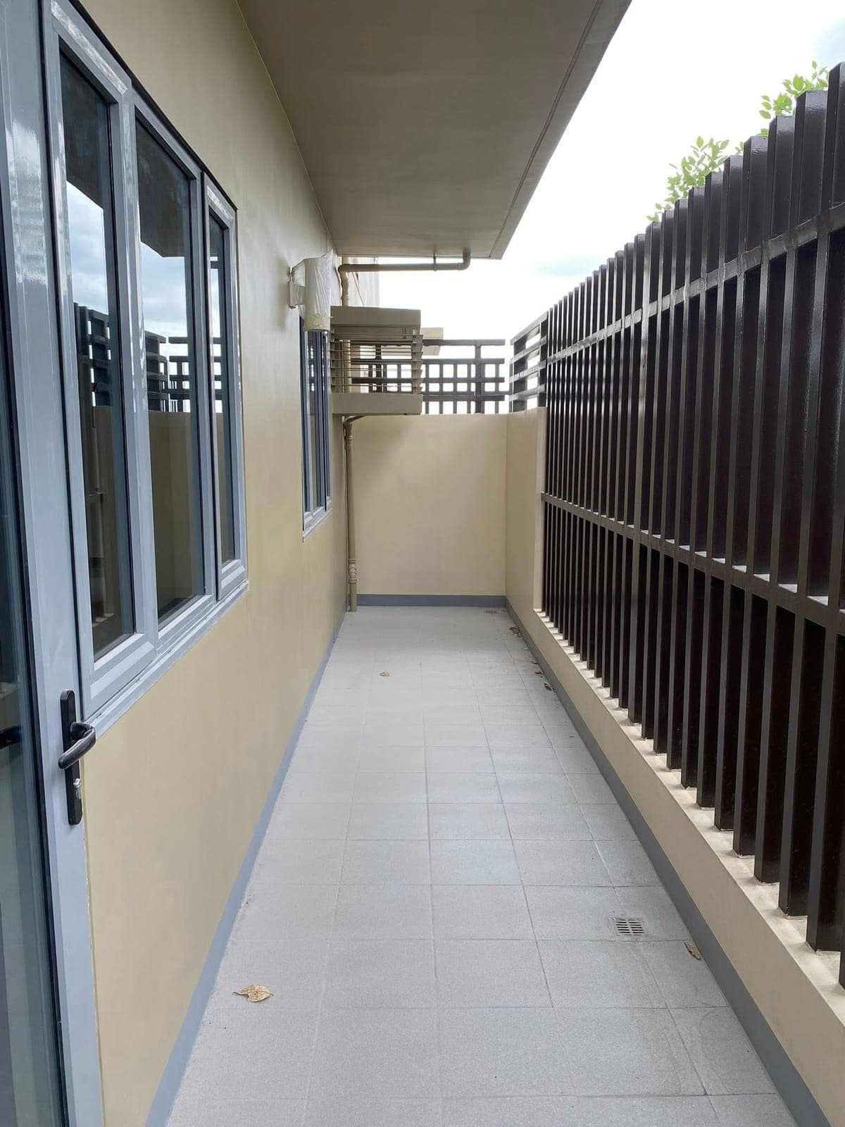 MURANG CONDO UNIT FOR RENT - photo 27
