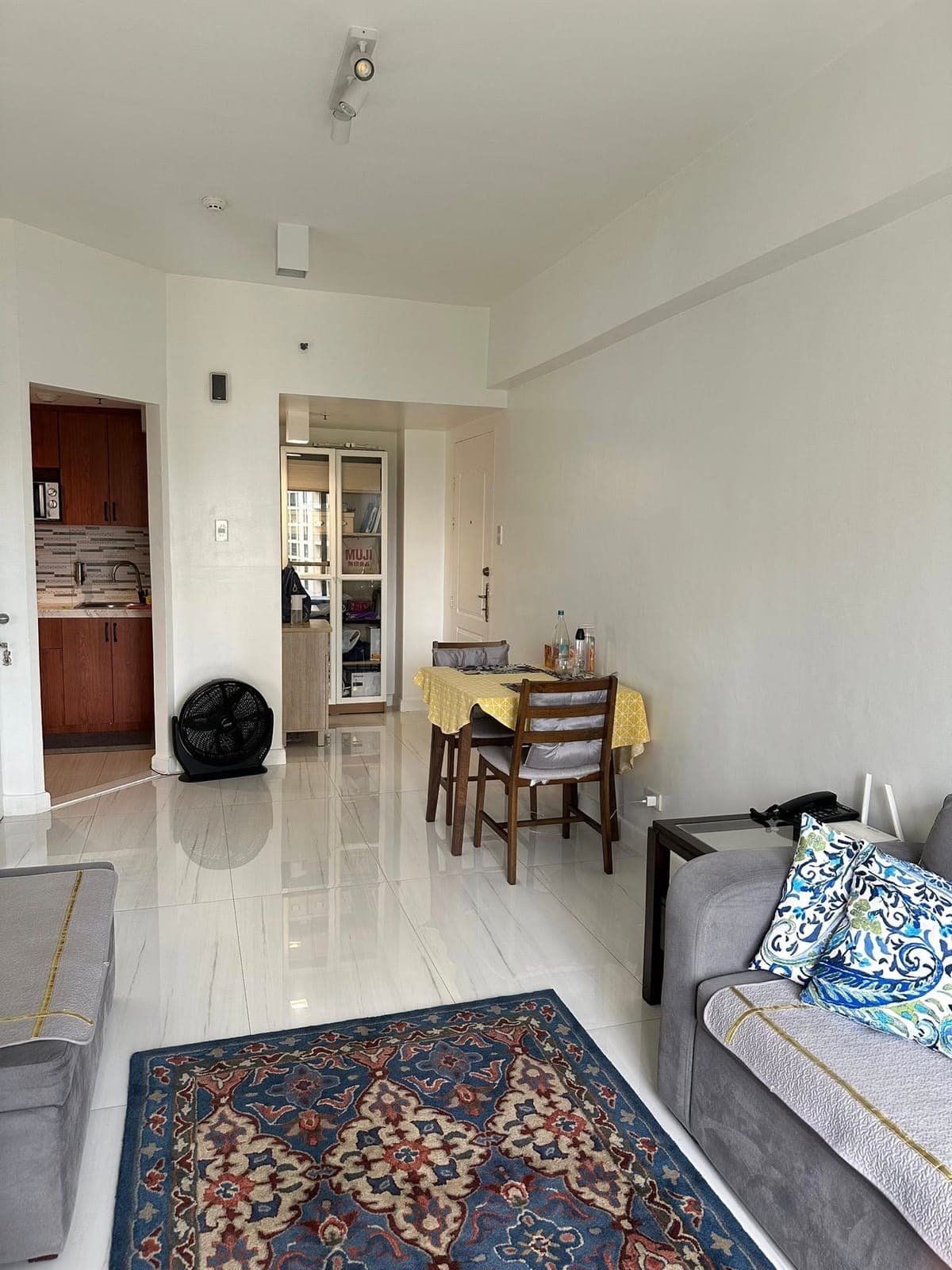 One bedroom Condo for rent in Forbeswood Heights . Fully furnished . Expected rent php 40,000’per mo... - photo 5