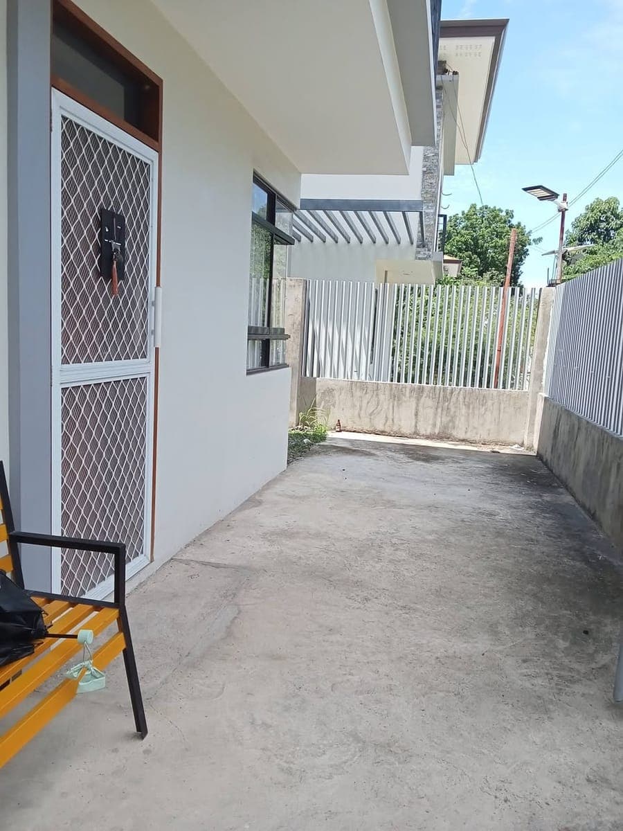 MODERN HOUSE FOR RENT FULLYFURNISH FOR ONLY 45K NEGOTIABLE - photo 2