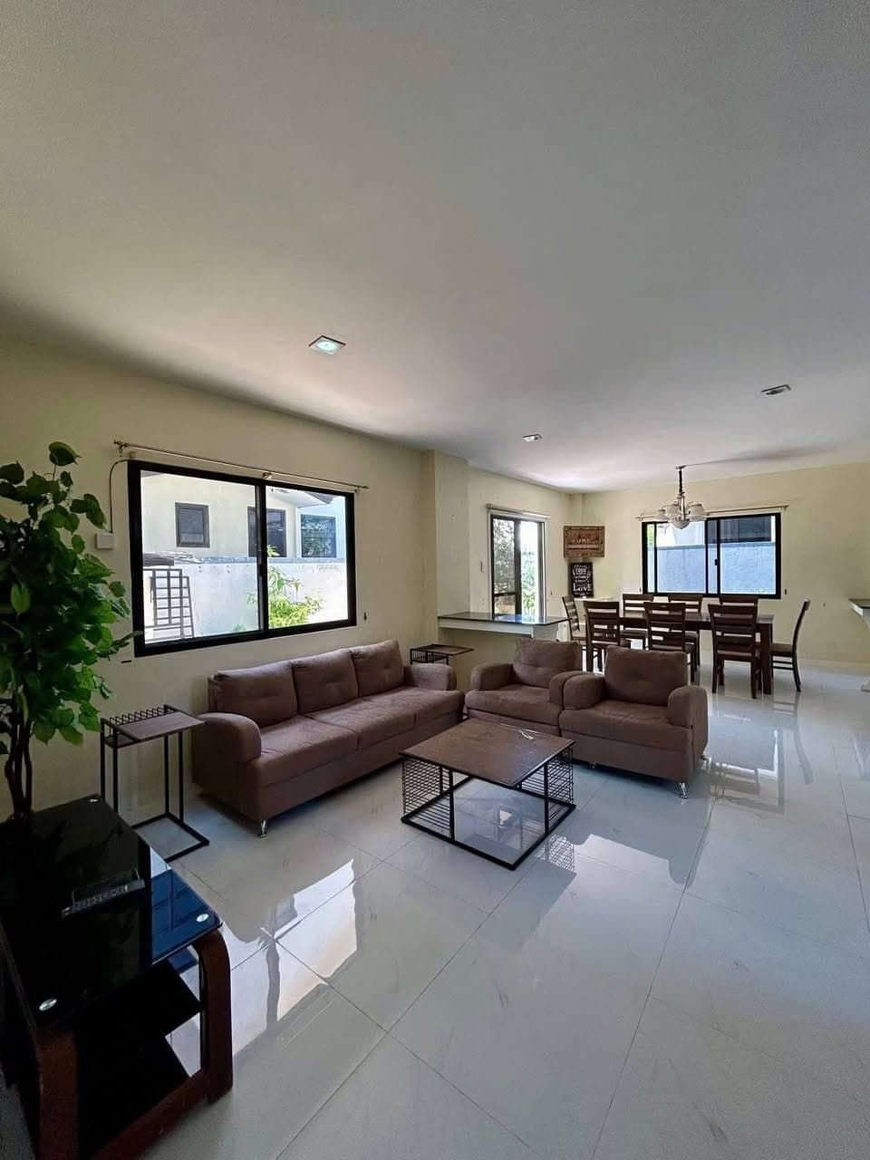 A Window of Scenery, The True of meaning of Luxury. Not just a House Rental but surely you can call a HOME, you awaits - photo 2