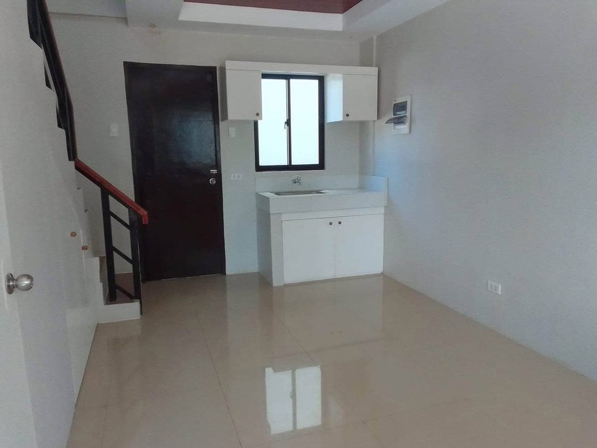 FOR RENT: Bamboo Lane 3-storey - photo 3
