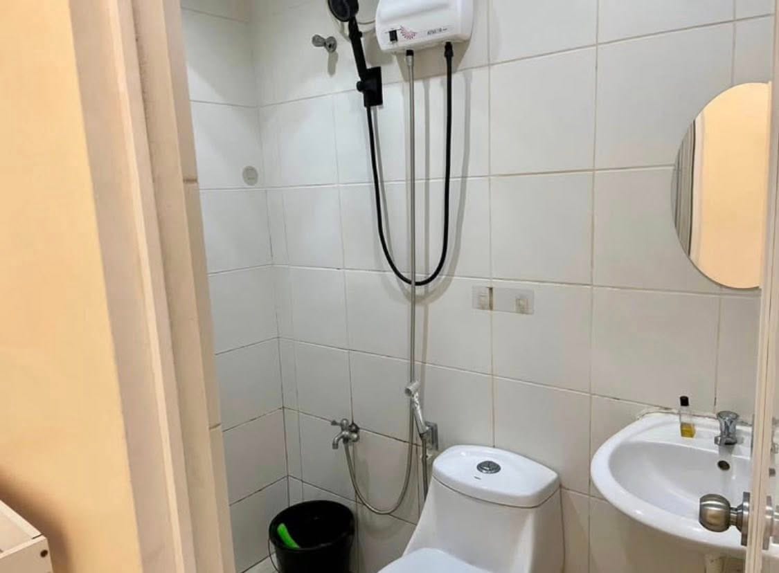 Victoria de morato condo for rent 2 bedrooms and 1 car parking slot. 28k only! 09772486390 - photo 1