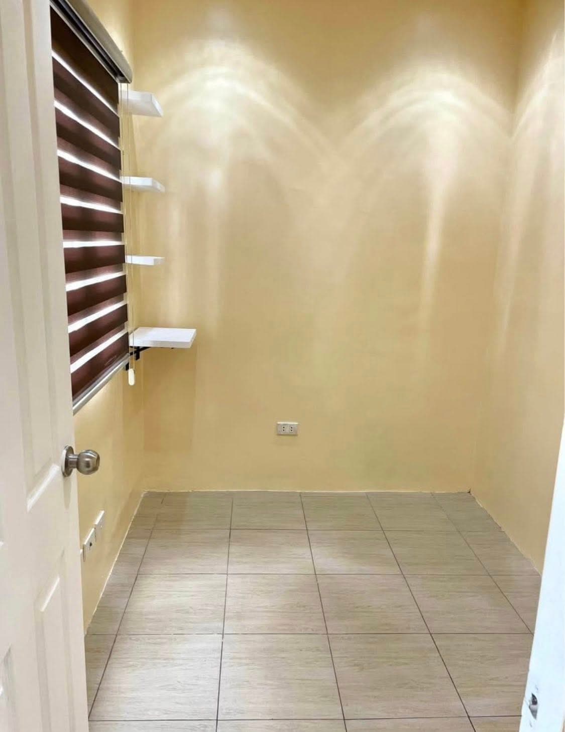 Victoria de morato condo for rent 2 bedrooms and 1 car parking slot. 28k only! 09772486390 - photo 8