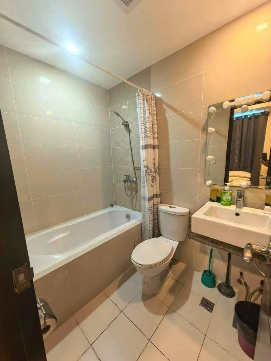 🏙️ FOR RENT: 1-Bedroom Penthouse Unit 🏙️ - photo 4