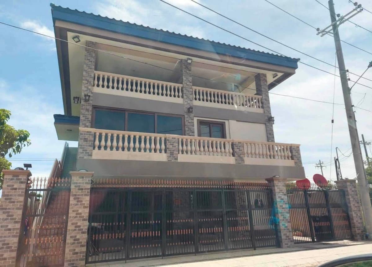 🏡 3-STOREY BEACH VIEW HOUSE FOR RENT 🌊✨ - photo 1
