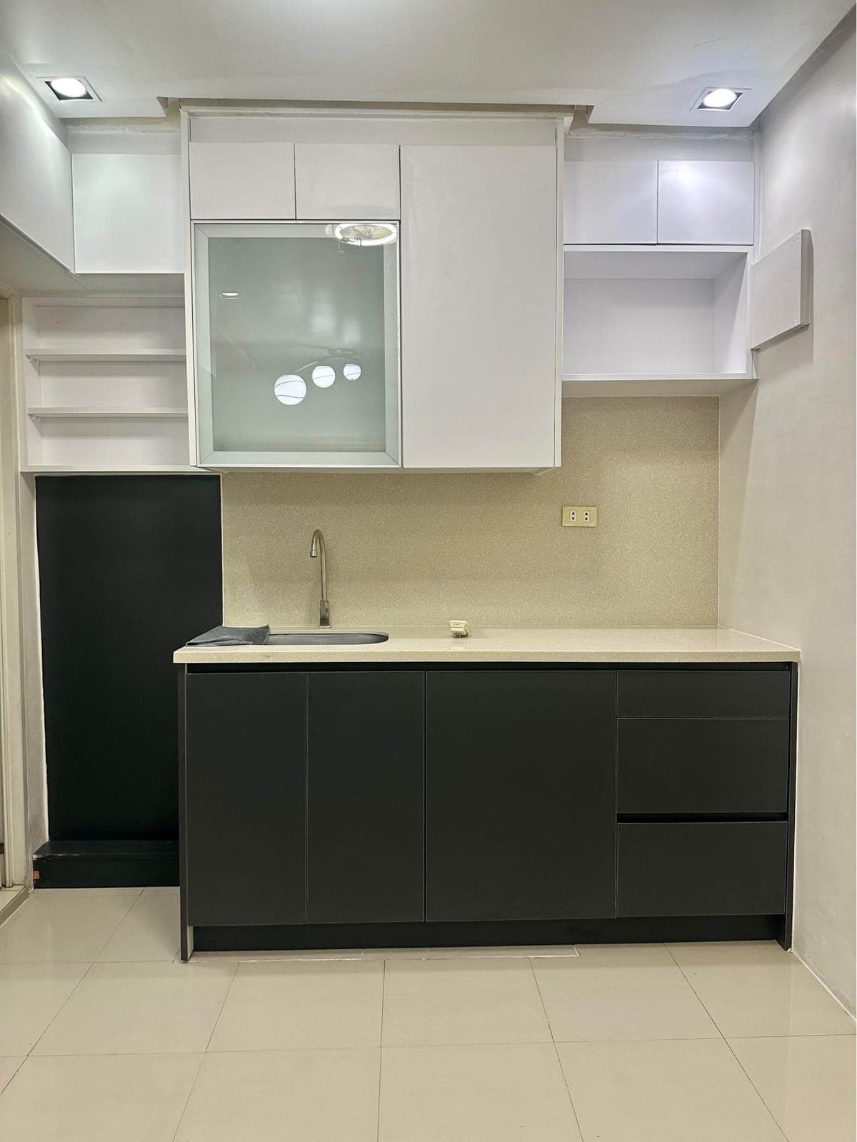 2BR Victoria Tower for RENT - photo 5