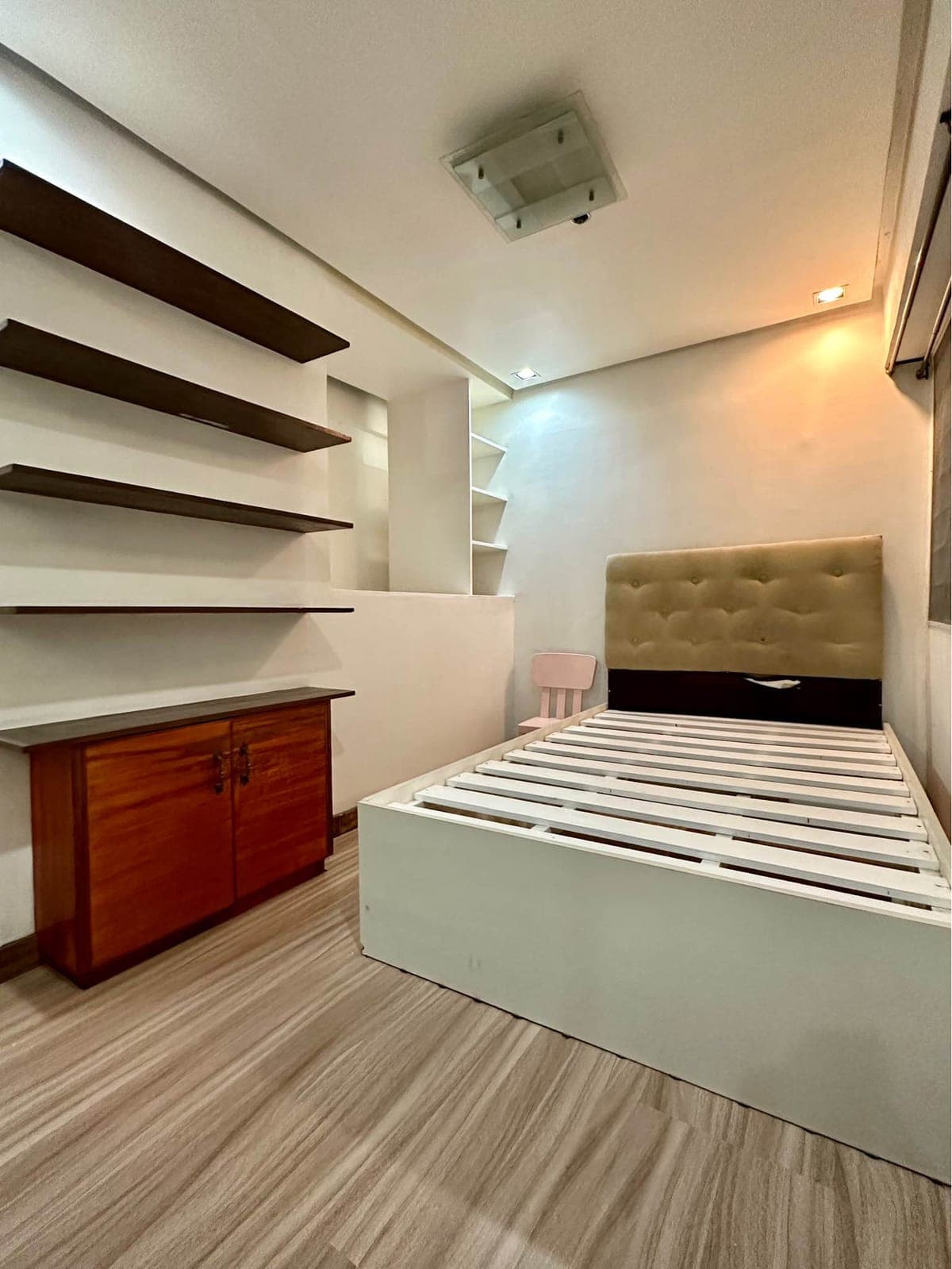 2BR Victoria Tower for RENT - photo 6