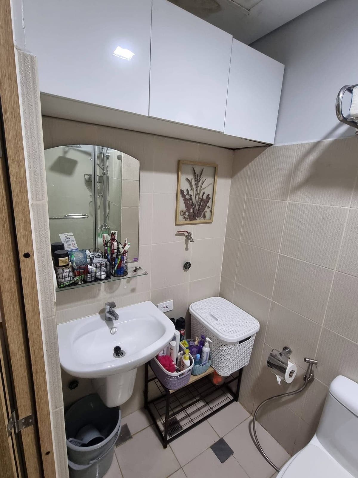 FOR RENT: Condo 1-Bedroom with Balcony & Parking Slot. - photo 1