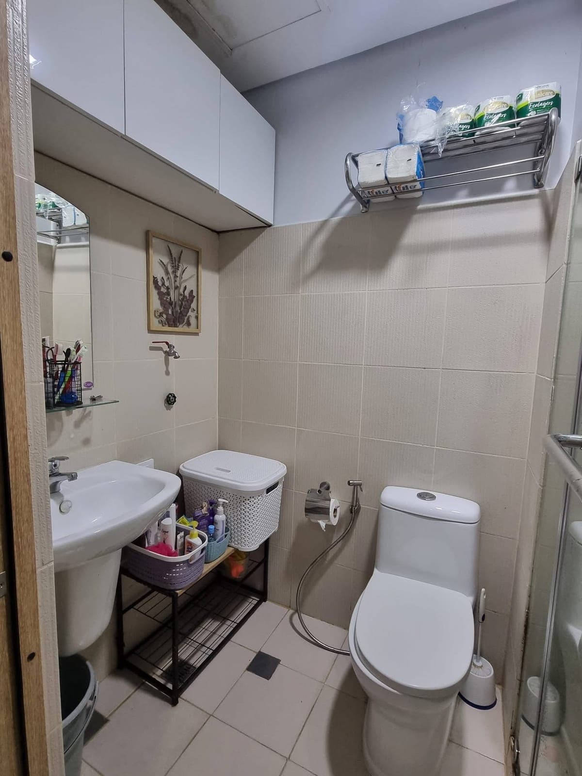 FOR RENT: Condo 1-Bedroom with Balcony & Parking Slot. - photo 2