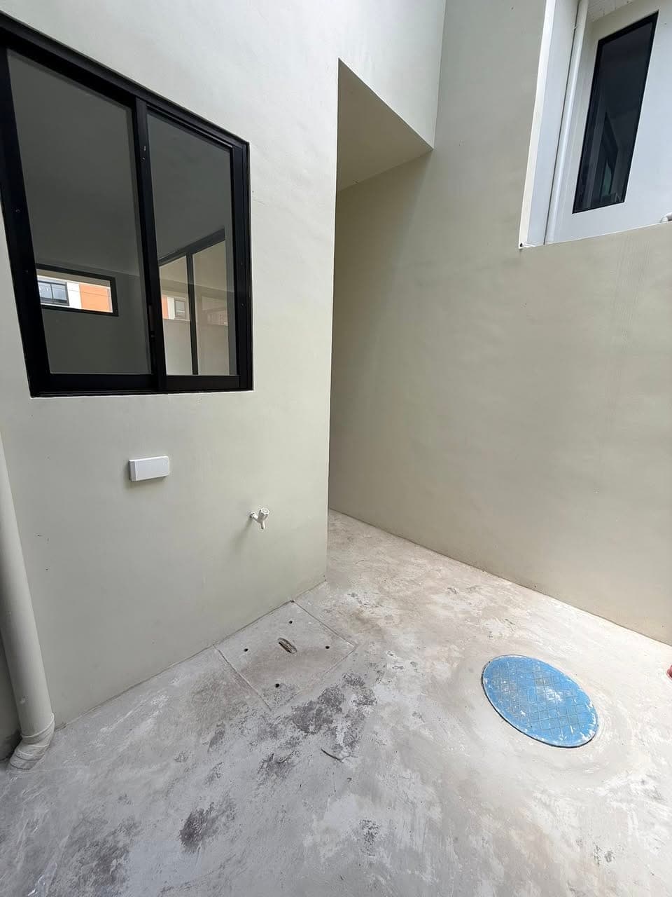 HOUSE FOR RENT – NAVONA COURT LUMBIA - photo 4