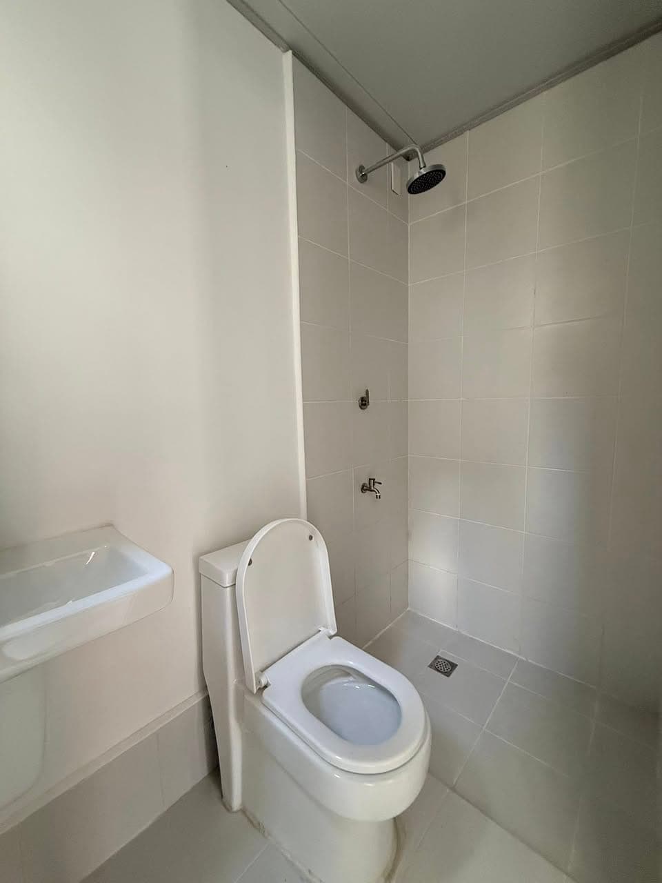 HOUSE FOR RENT – NAVONA COURT LUMBIA - photo 5