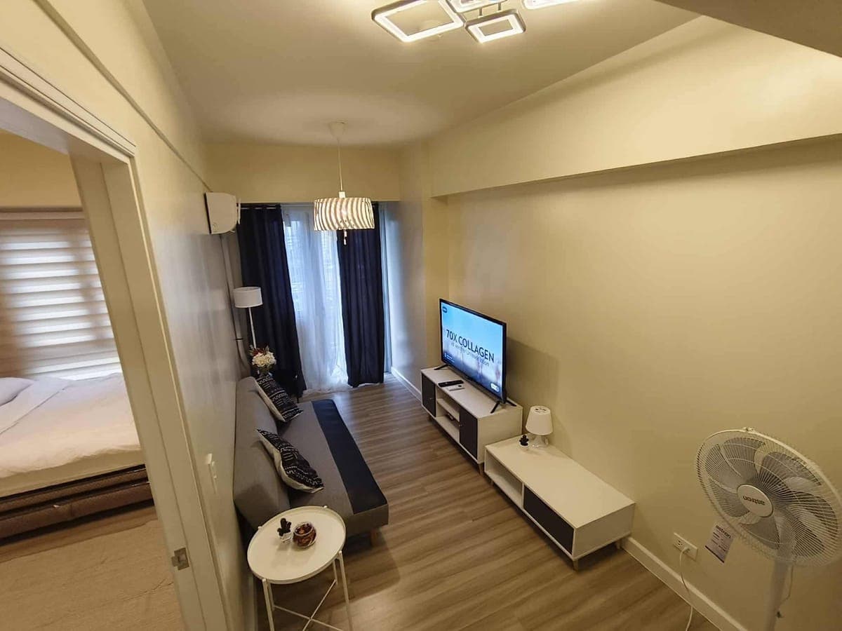 FOR RENT  WALKING DISTANCE TO AYALA MALLS CLOVERLEAF -  12th Floor - photo 1