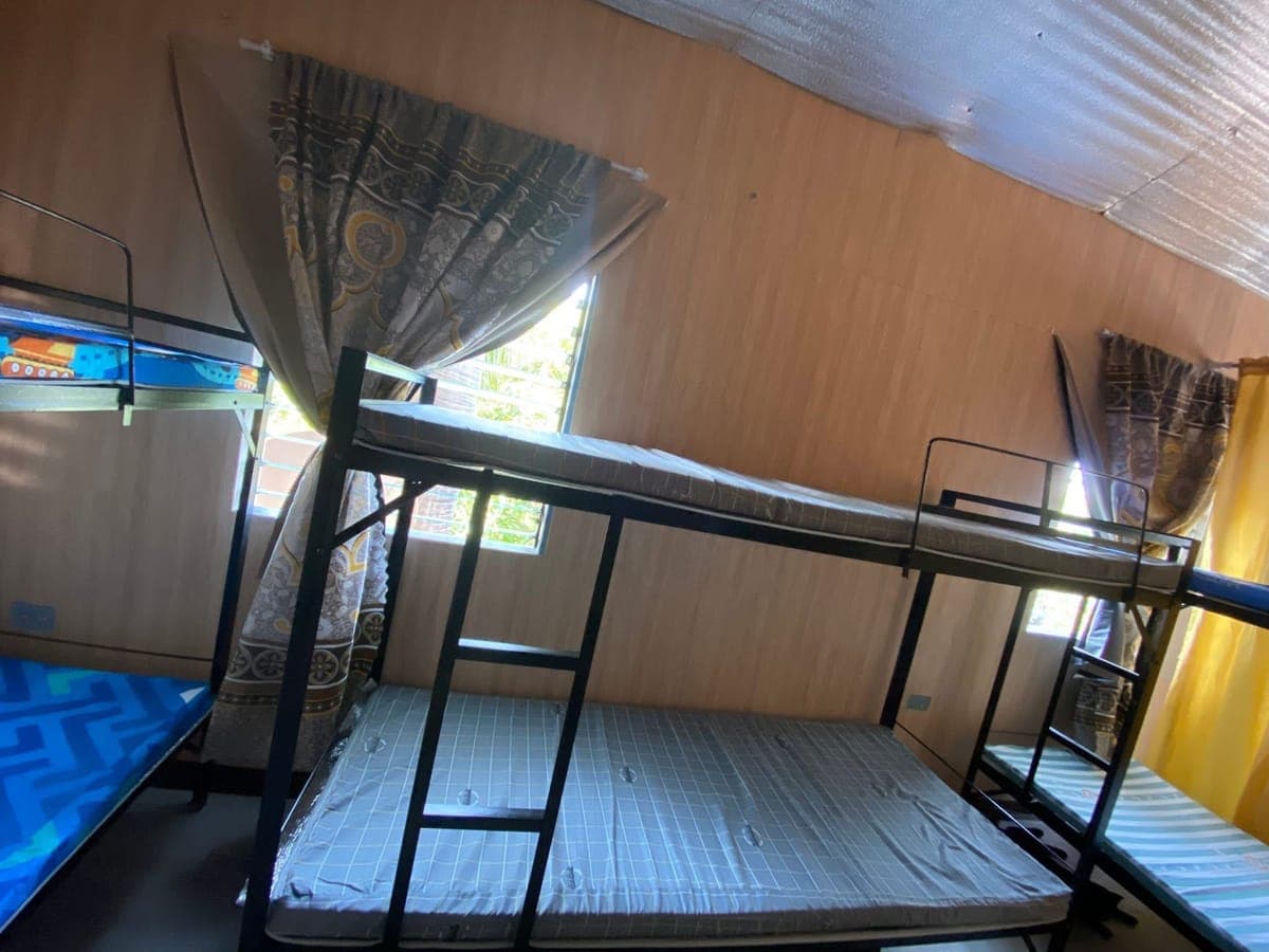 MALE BEDSPACE 2800 with elec wifi and water, 5 slots available. - photo 2