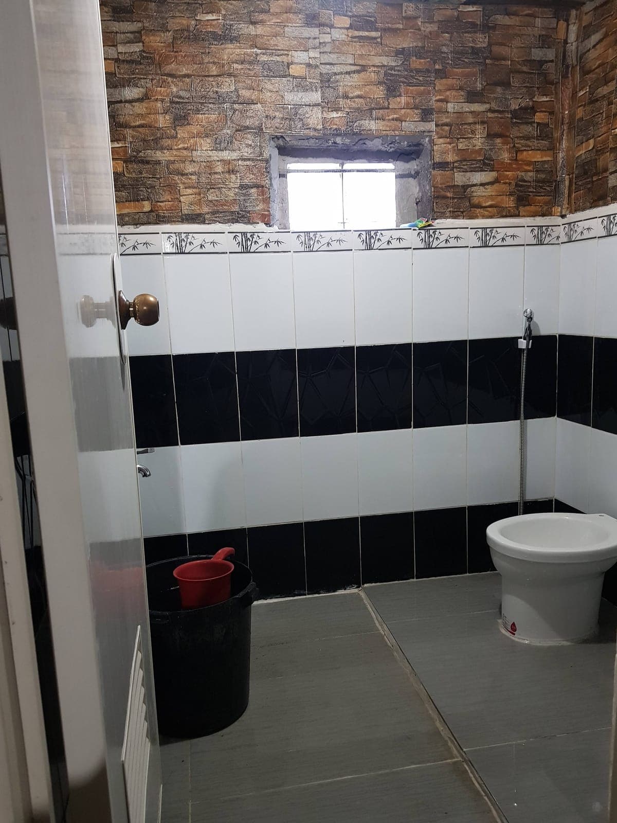 Room for rent and store space - photo 1