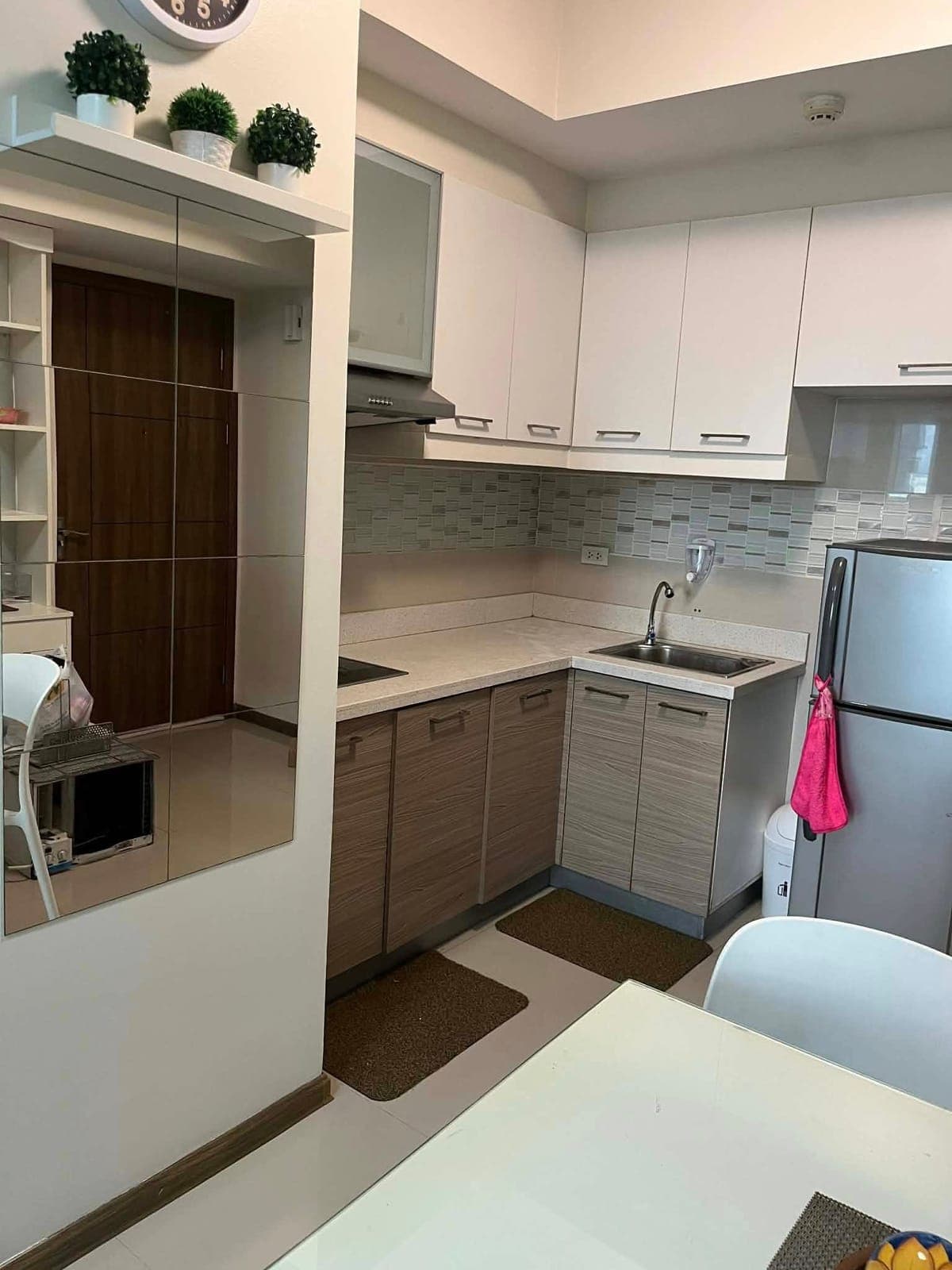 Are you looking for a condo for long term lease? Available now! 2 bedrooms. - photo 1