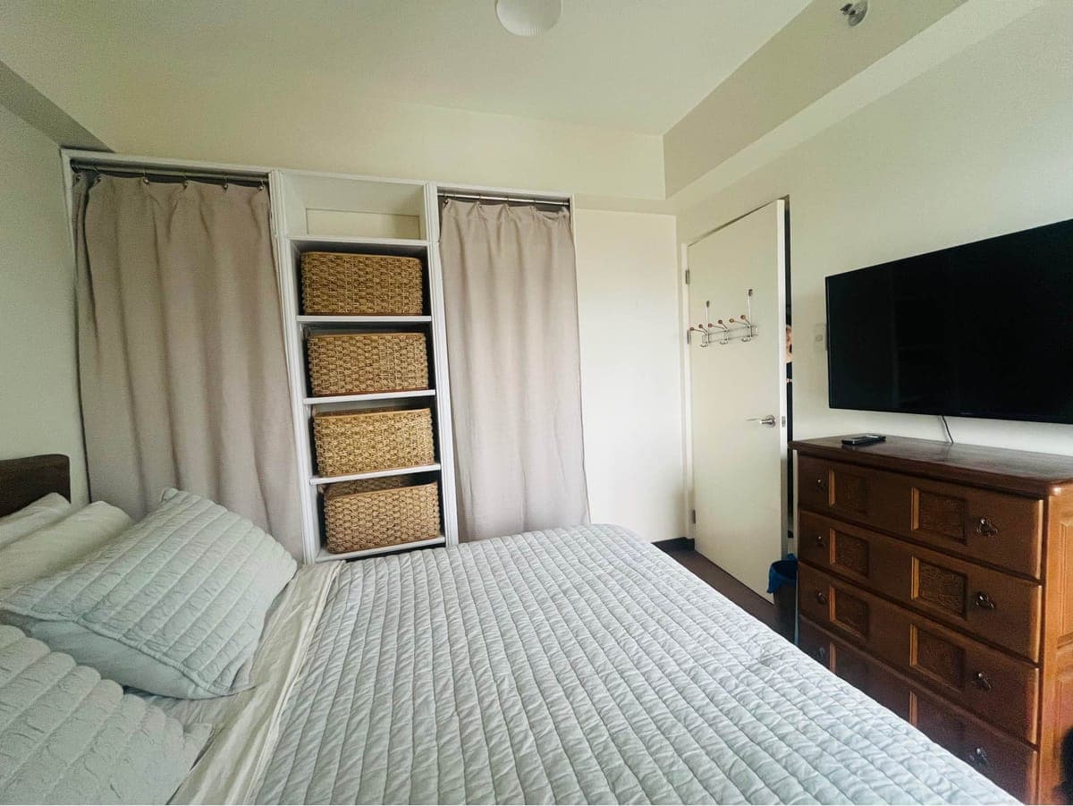 FAIRLANE RESIDENCES W/ PARKING (PET FRIENDLY) - photo 1