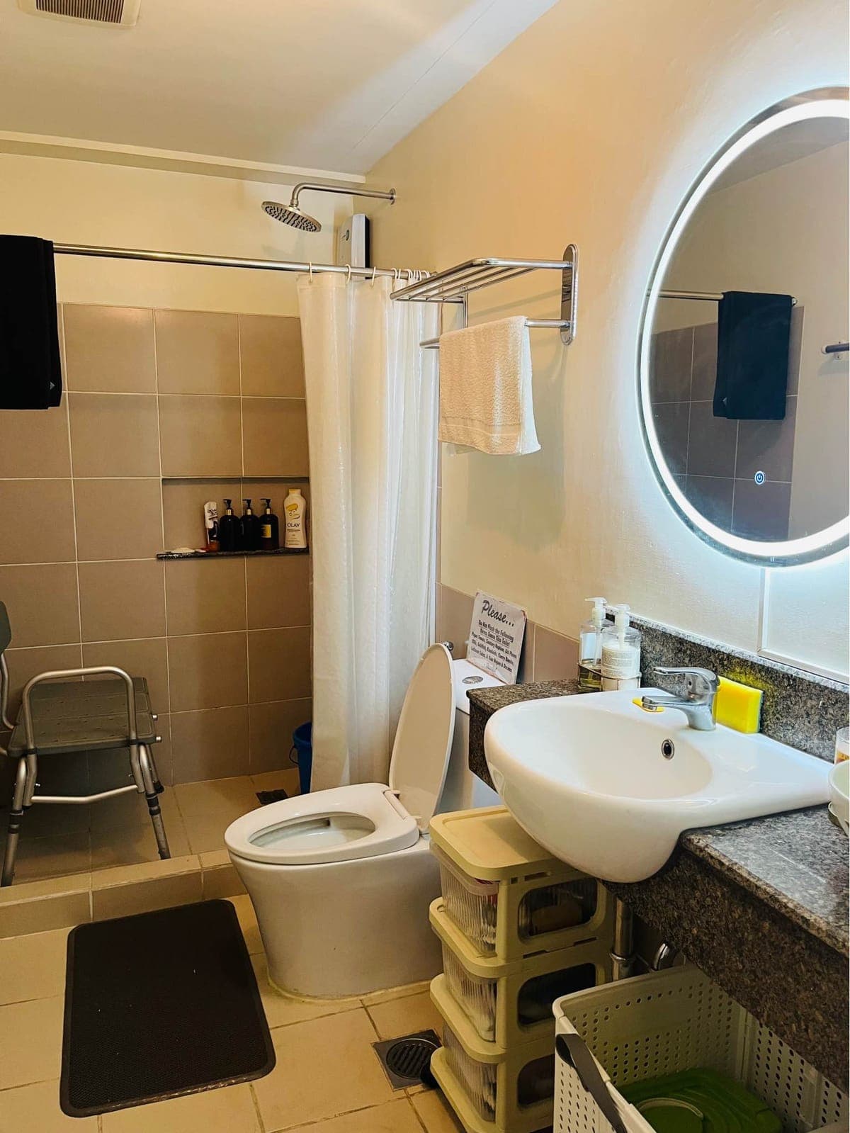 FAIRLANE RESIDENCES W/ PARKING (PET FRIENDLY) - photo 2