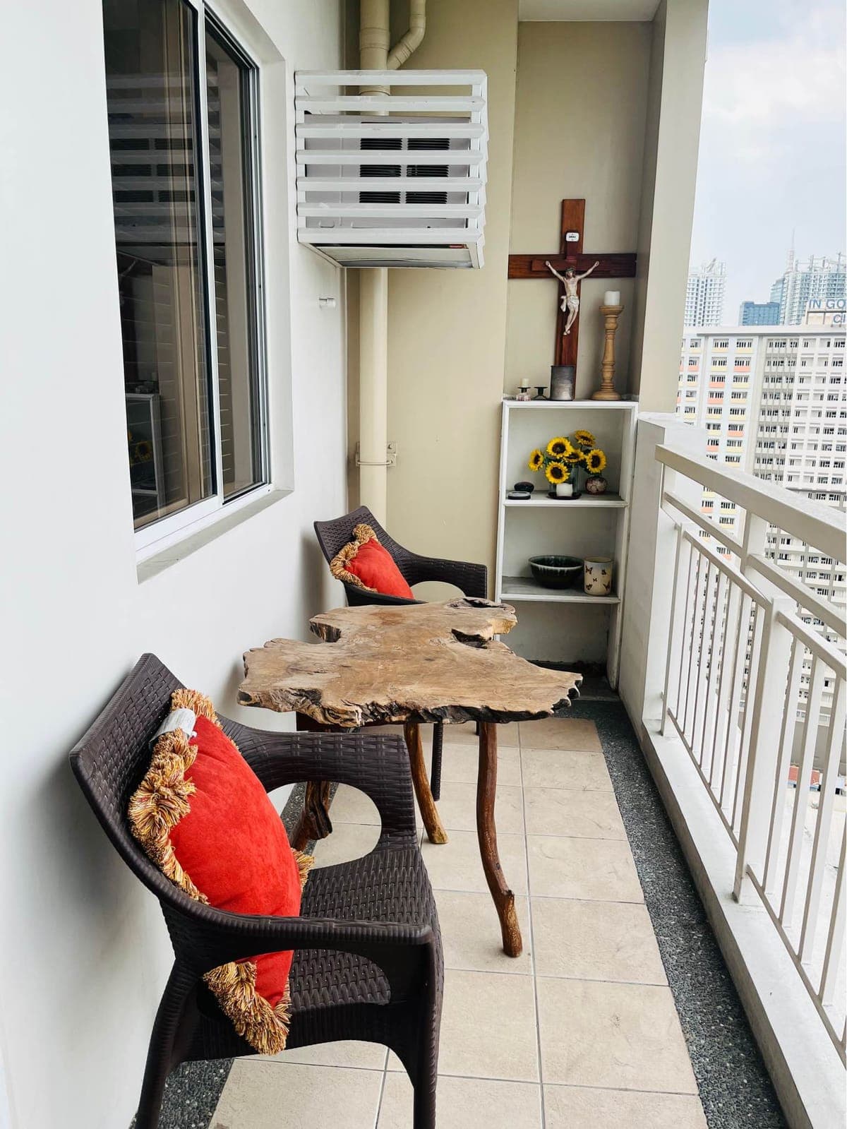 FAIRLANE RESIDENCES W/ PARKING (PET FRIENDLY) - photo 3