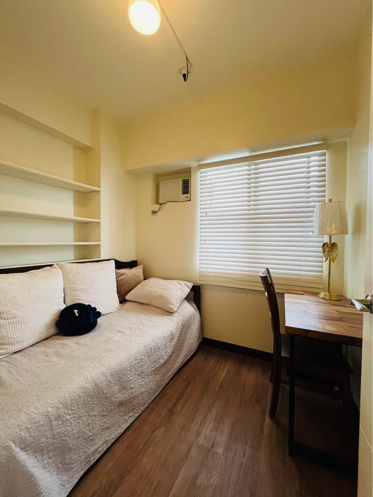 FAIRLANE RESIDENCES W/ PARKING (PET FRIENDLY) - photo 9