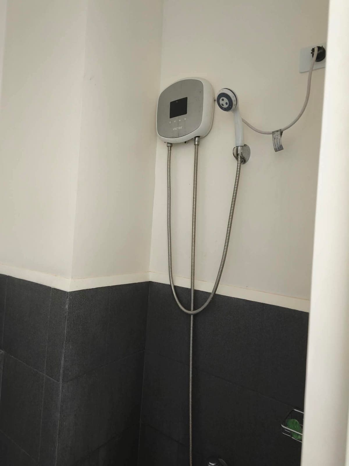 CONDO FOR RENT IN CUBAO - photo 8