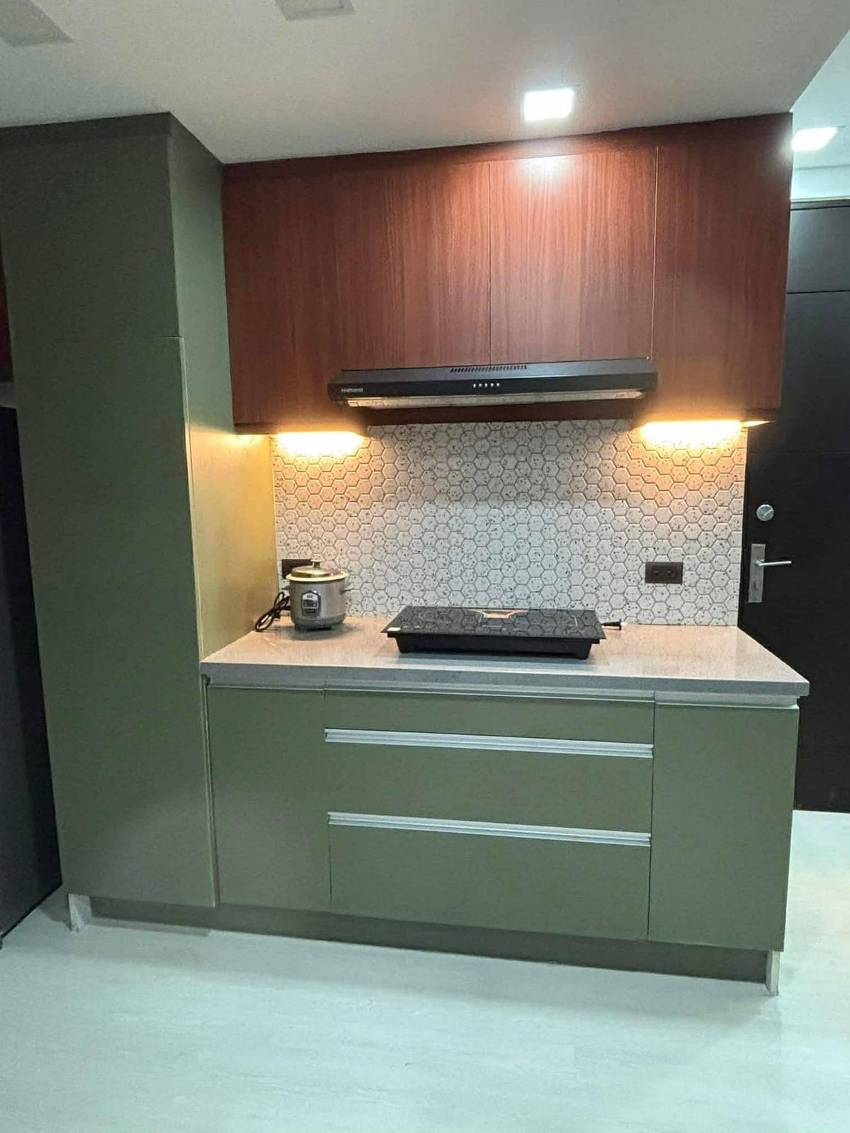 For Lease:Sapphire Residences - photo 3