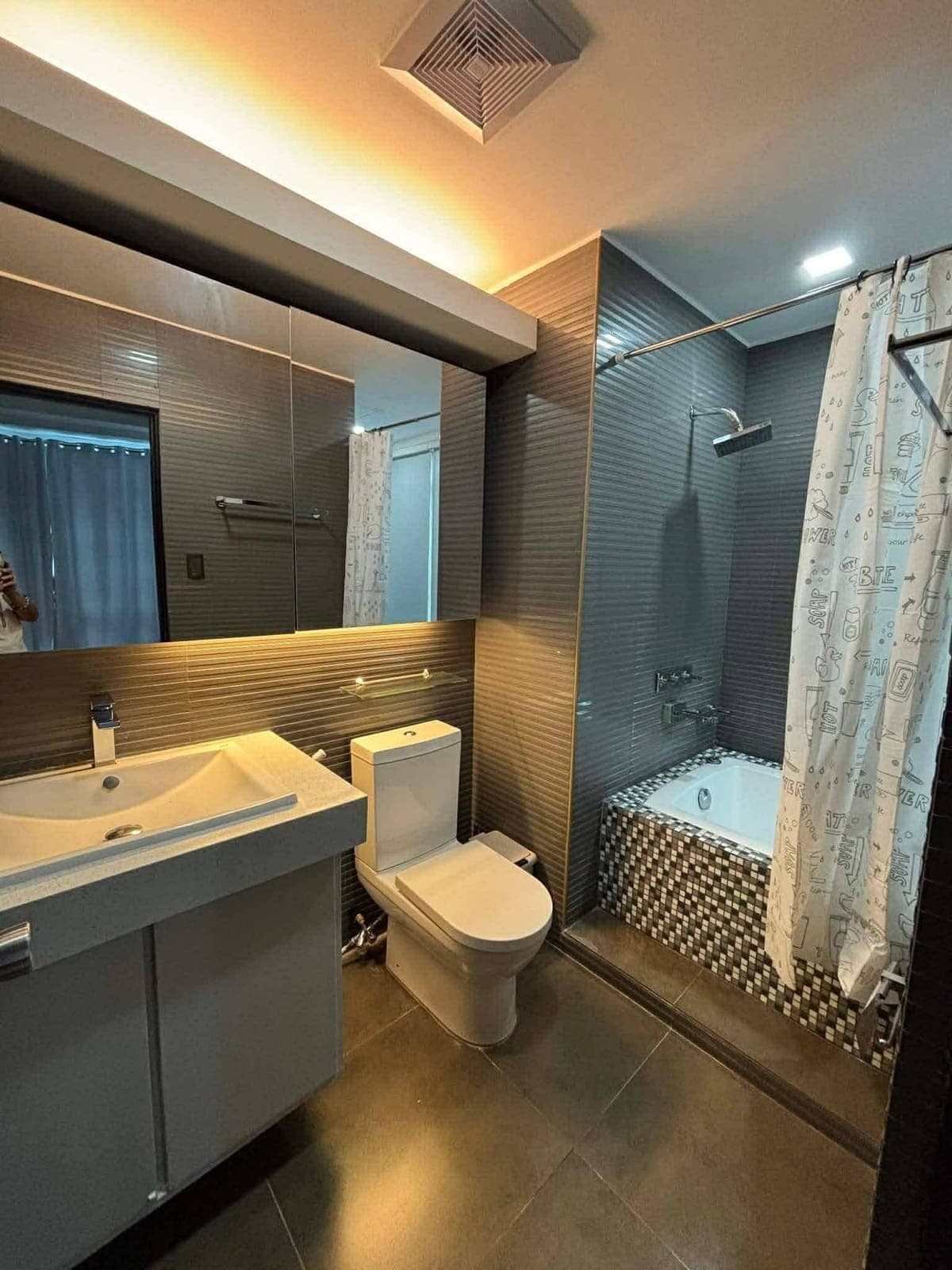 For Lease:Sapphire Residences - photo 4