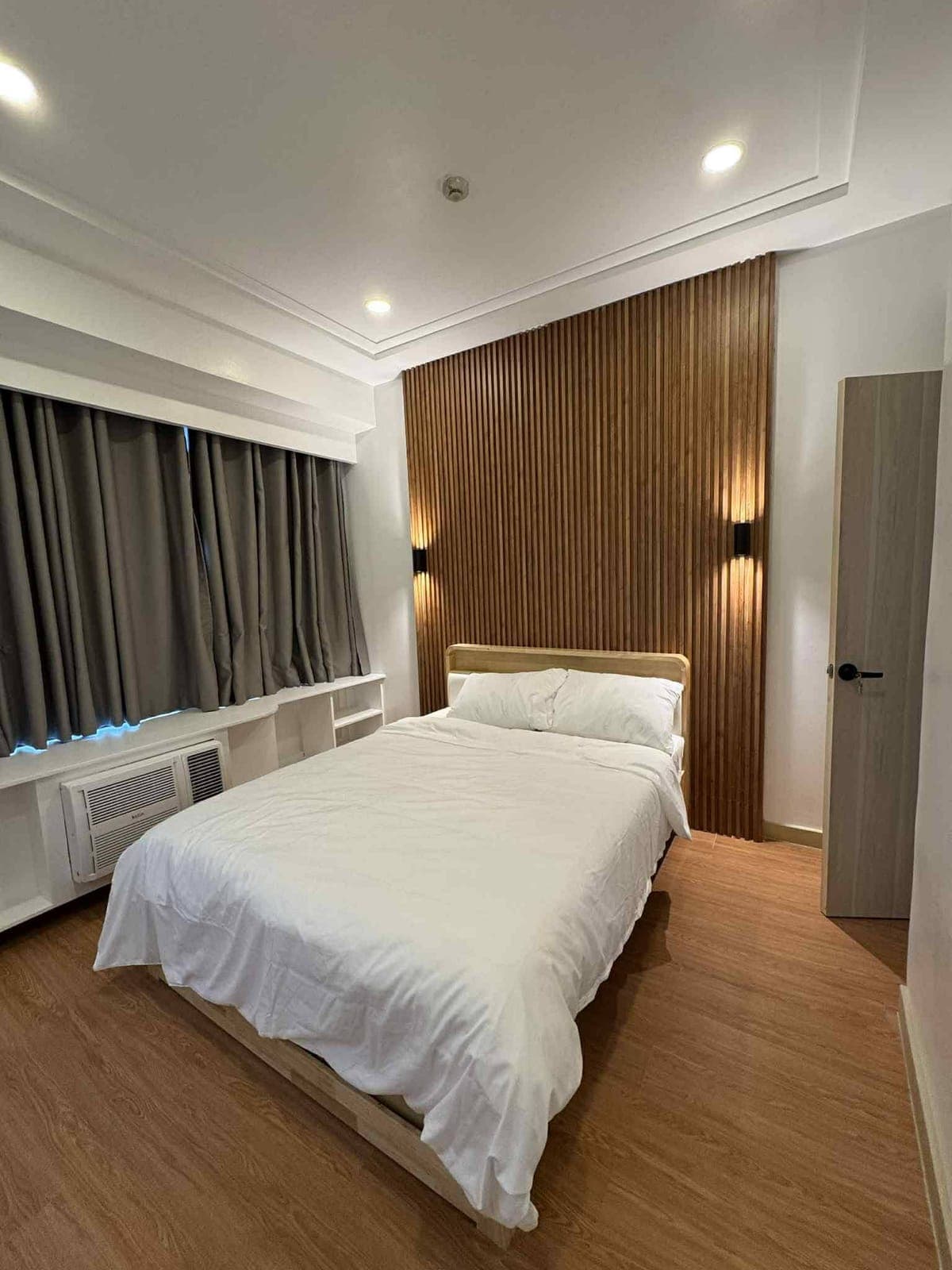 FOR LEASE: - photo 1