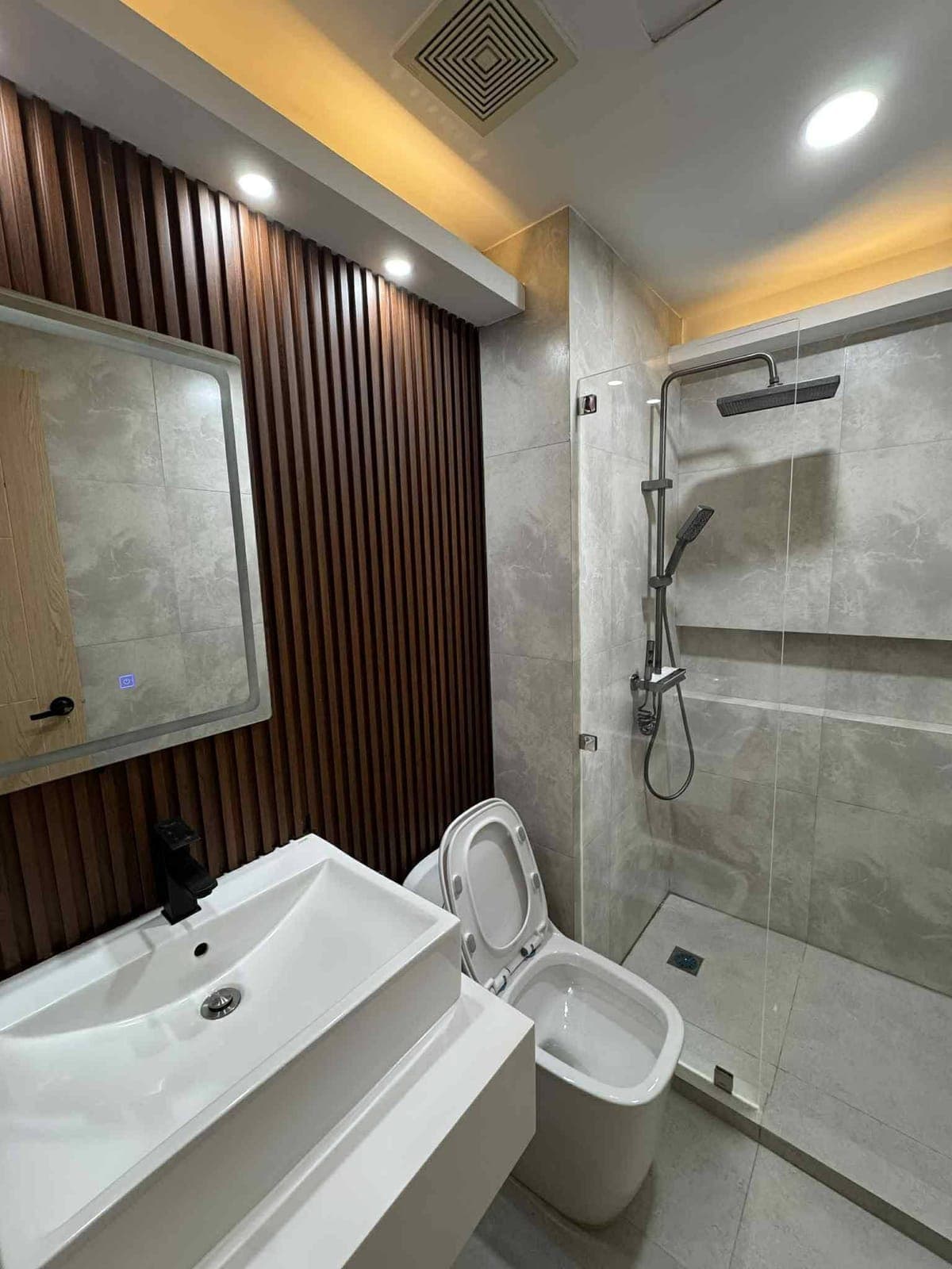 FOR LEASE: - photo 4