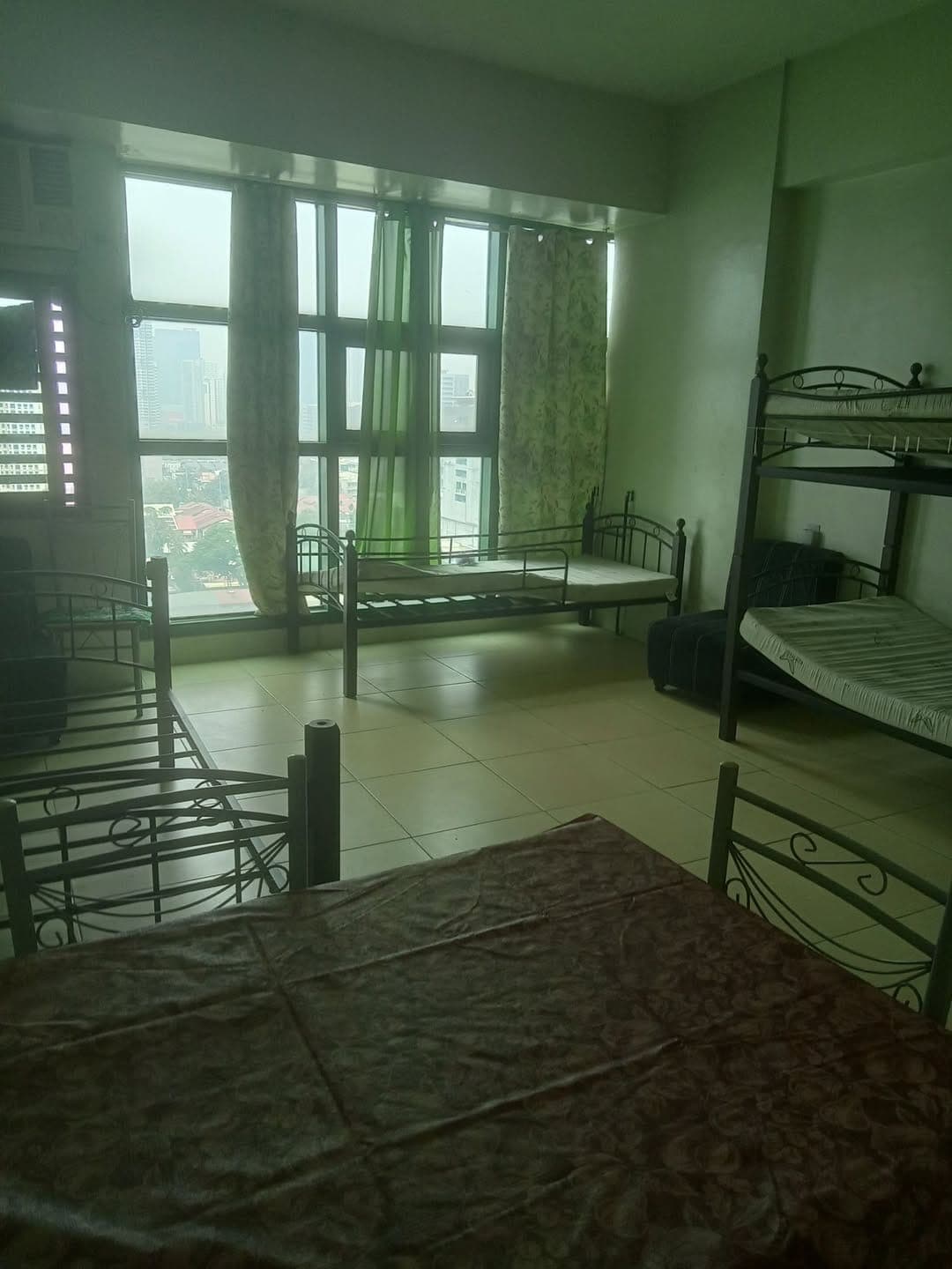 For rent, semi furnished big studio at Symphony tower1 Timog-Sgt Esguerra QC gud for 4pax - photo 1