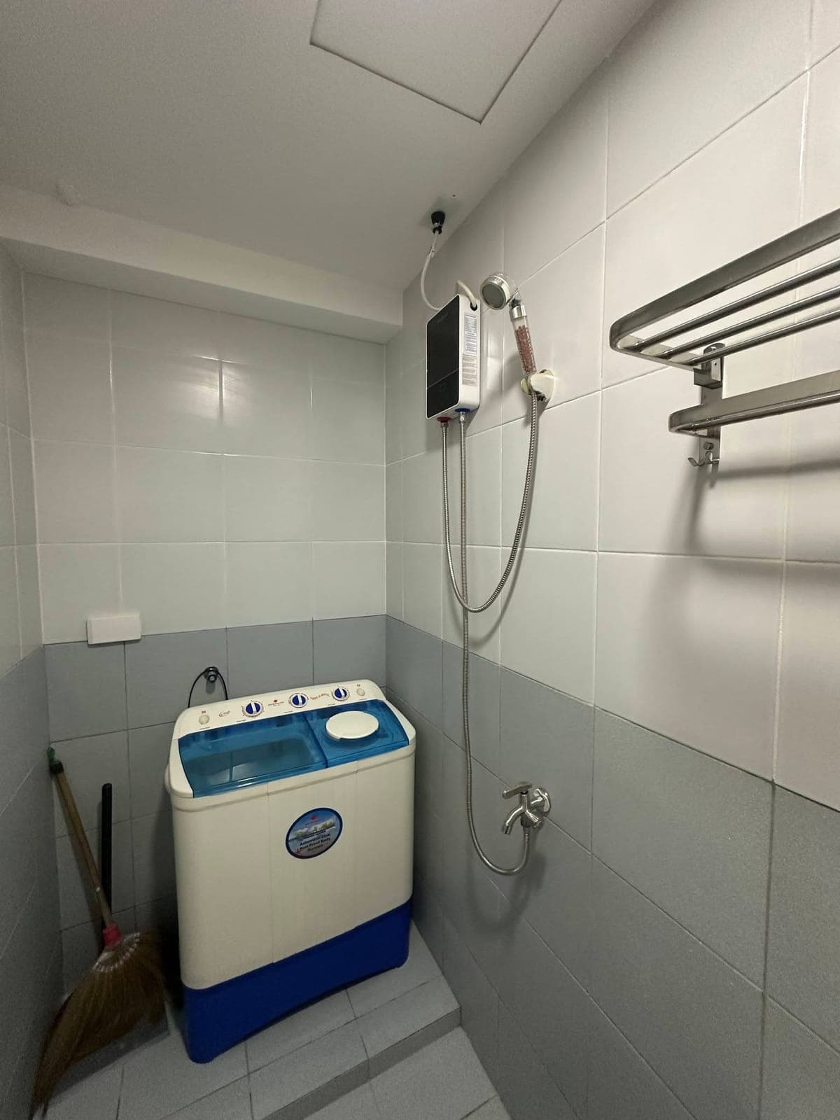 🏙️ FOR RENT: Stylish City Living in QC! - photo 4